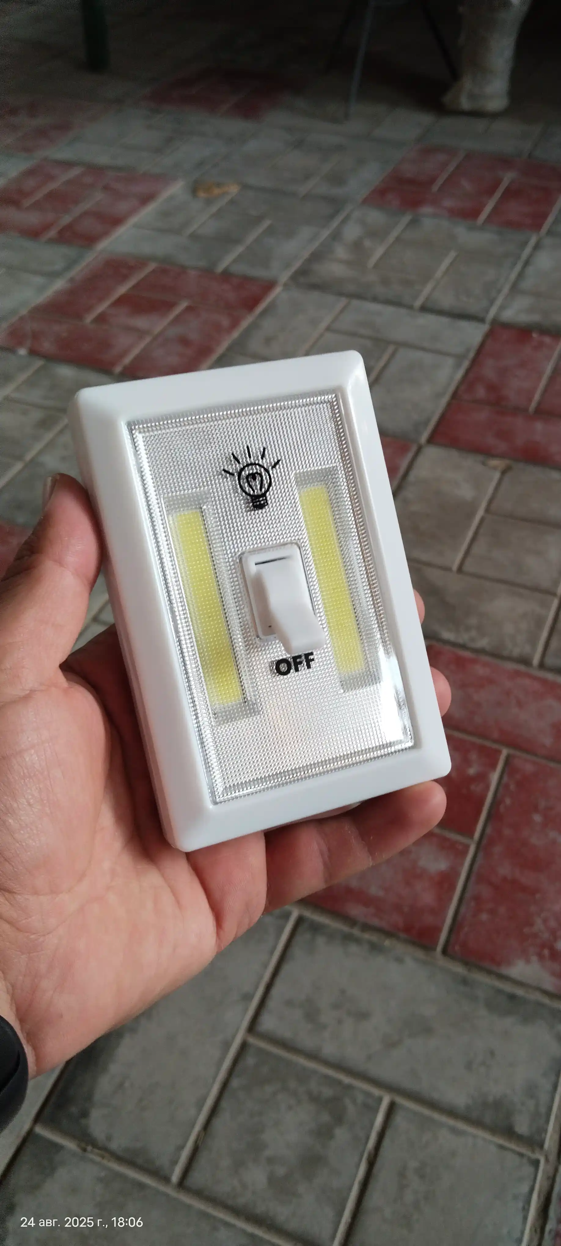 Simsiz COB LED kalit chiroq, batareykali devor va shkaf yoritgichi