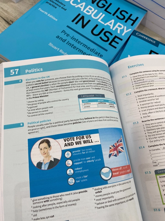 English Vocabulary in Use (A4 Format)