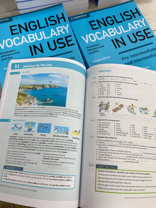 English Vocabulary in Use (A4 Format)