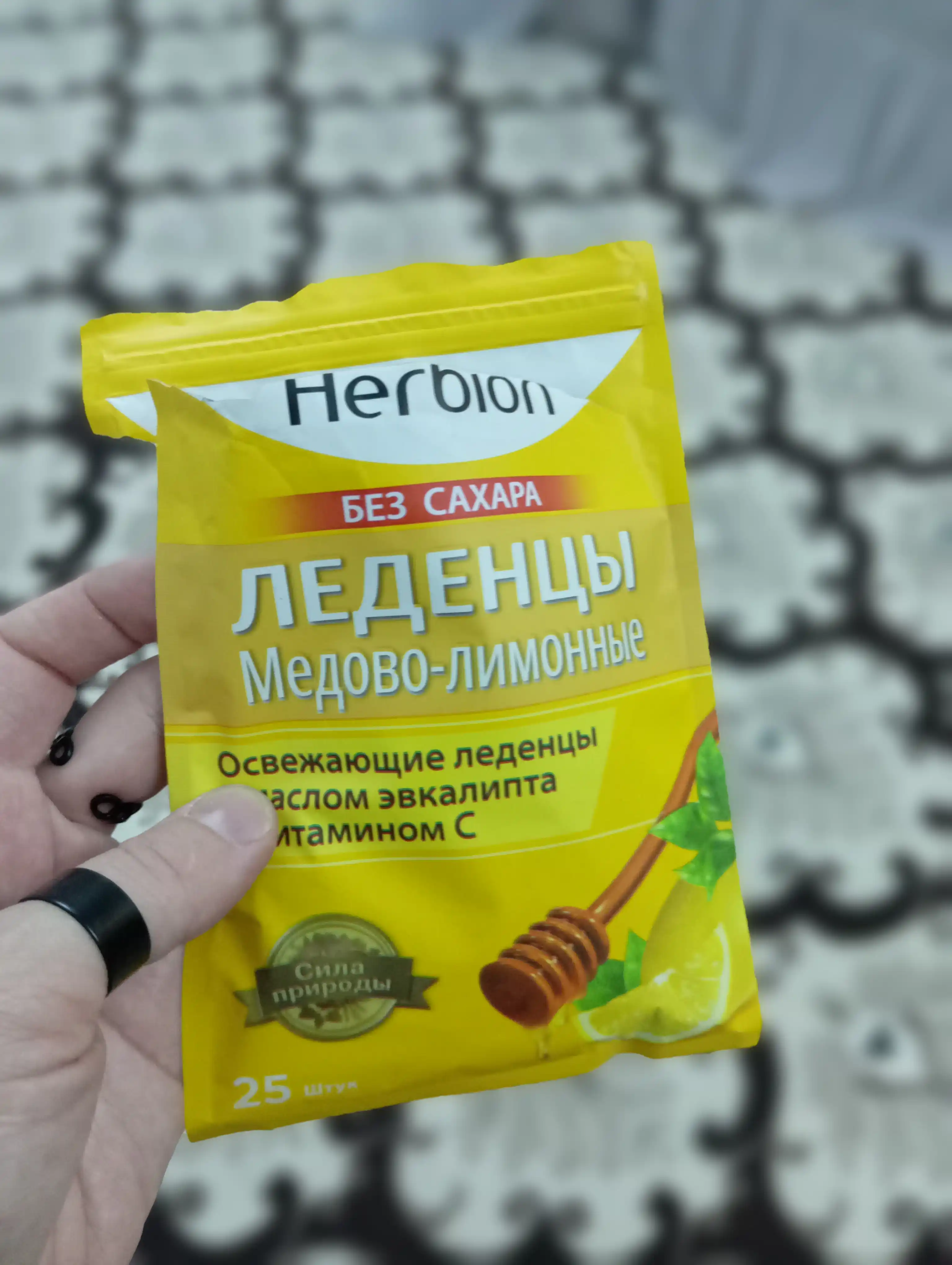 Леденцы Herbion без сахара, лимонно-медовый вкус с эвкалиптовым маслом и витамином C 25 шт