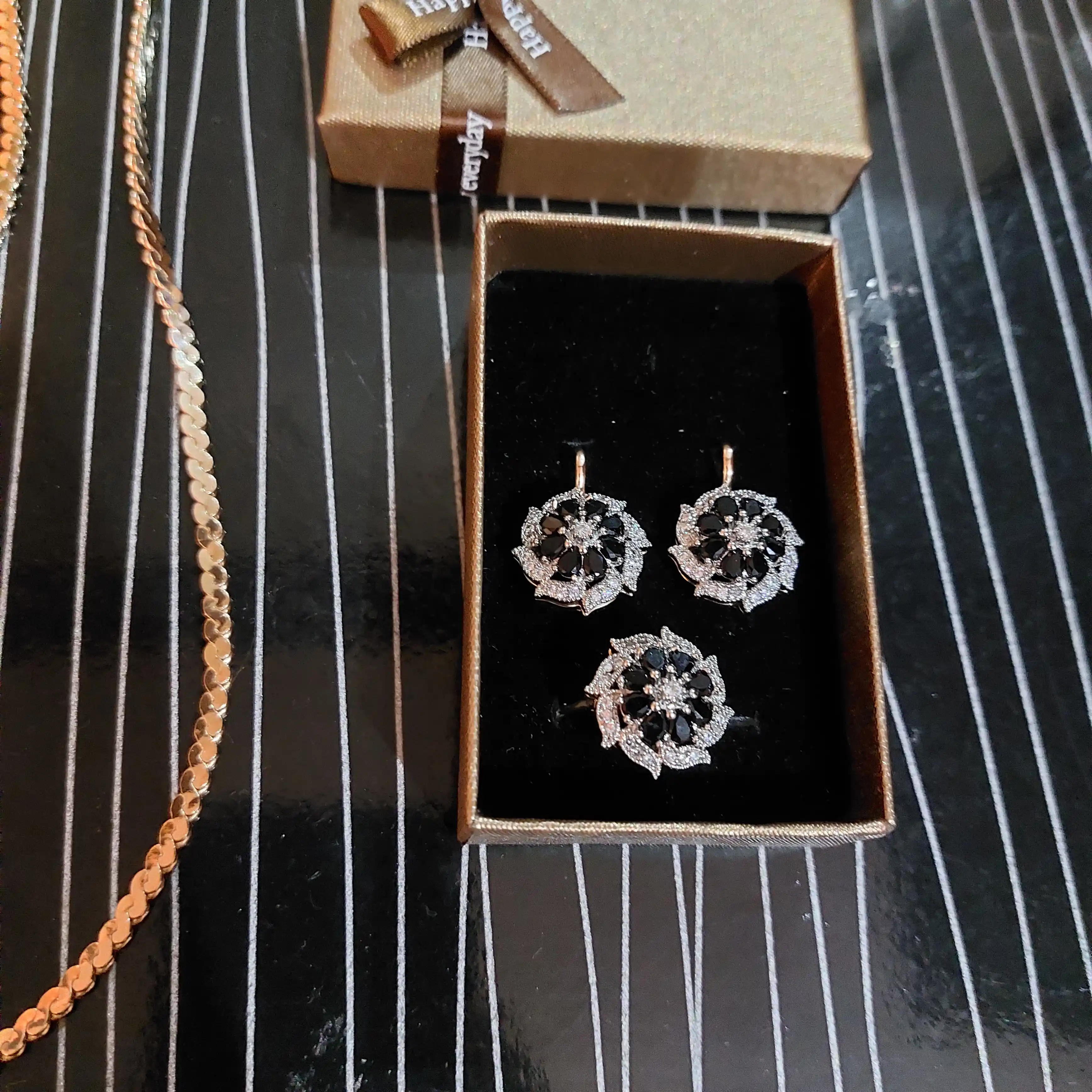 Набор украшений Xuping Stainless Steel, серьги, кольцо, подарочная коробка