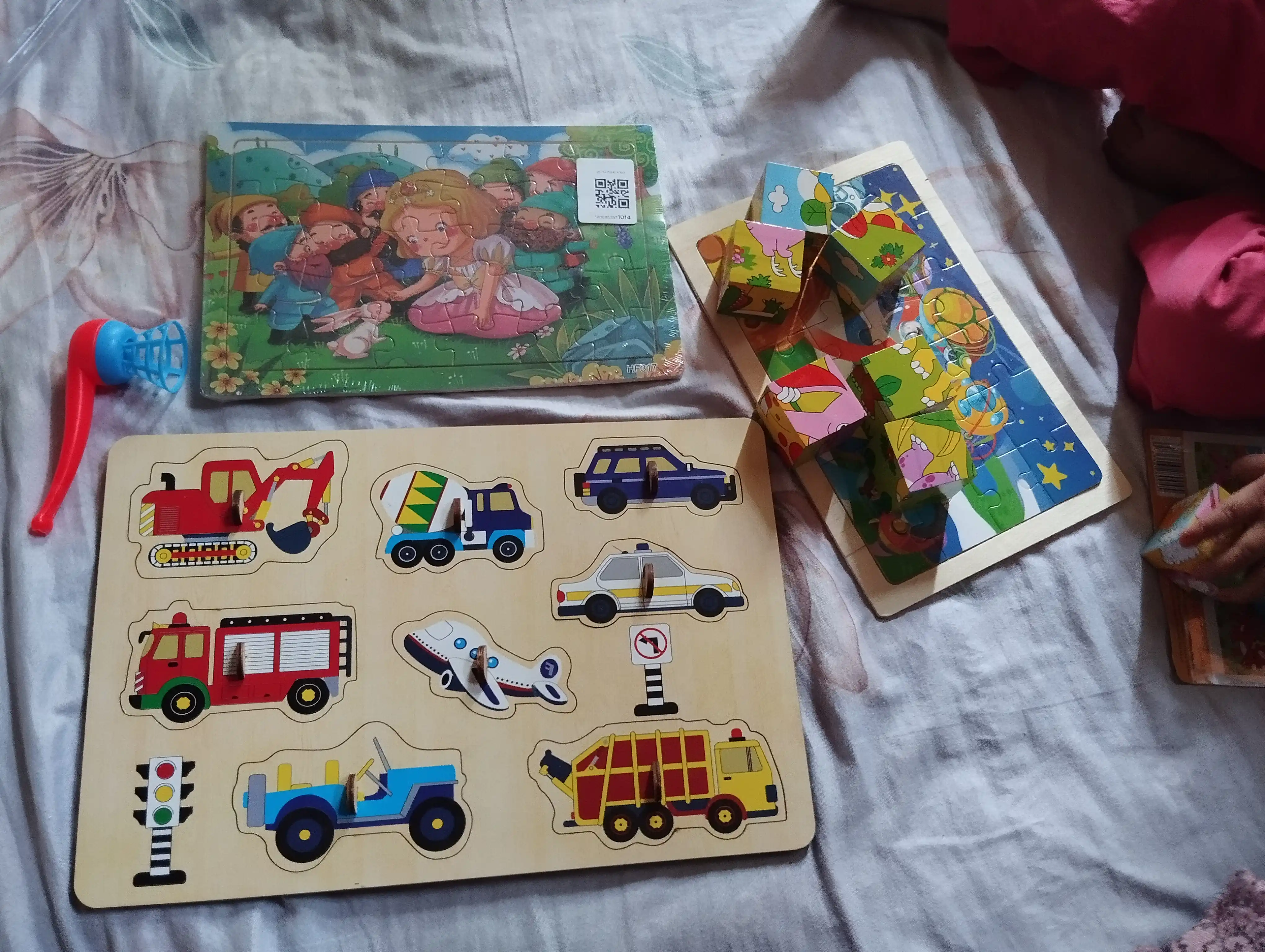 Boshqotirma bolalar uchun, montessori uslubidagi rivojlnatruvchi o'yinchoq