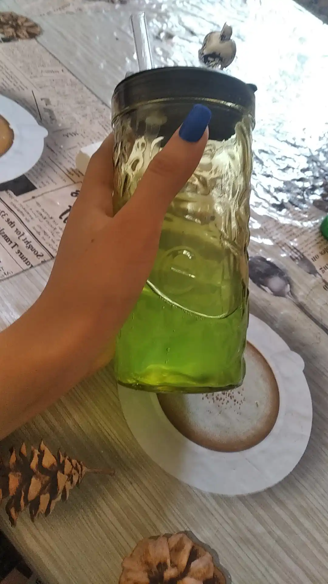 Стеклянный стакан, с герметичной крышкой и трубочкой