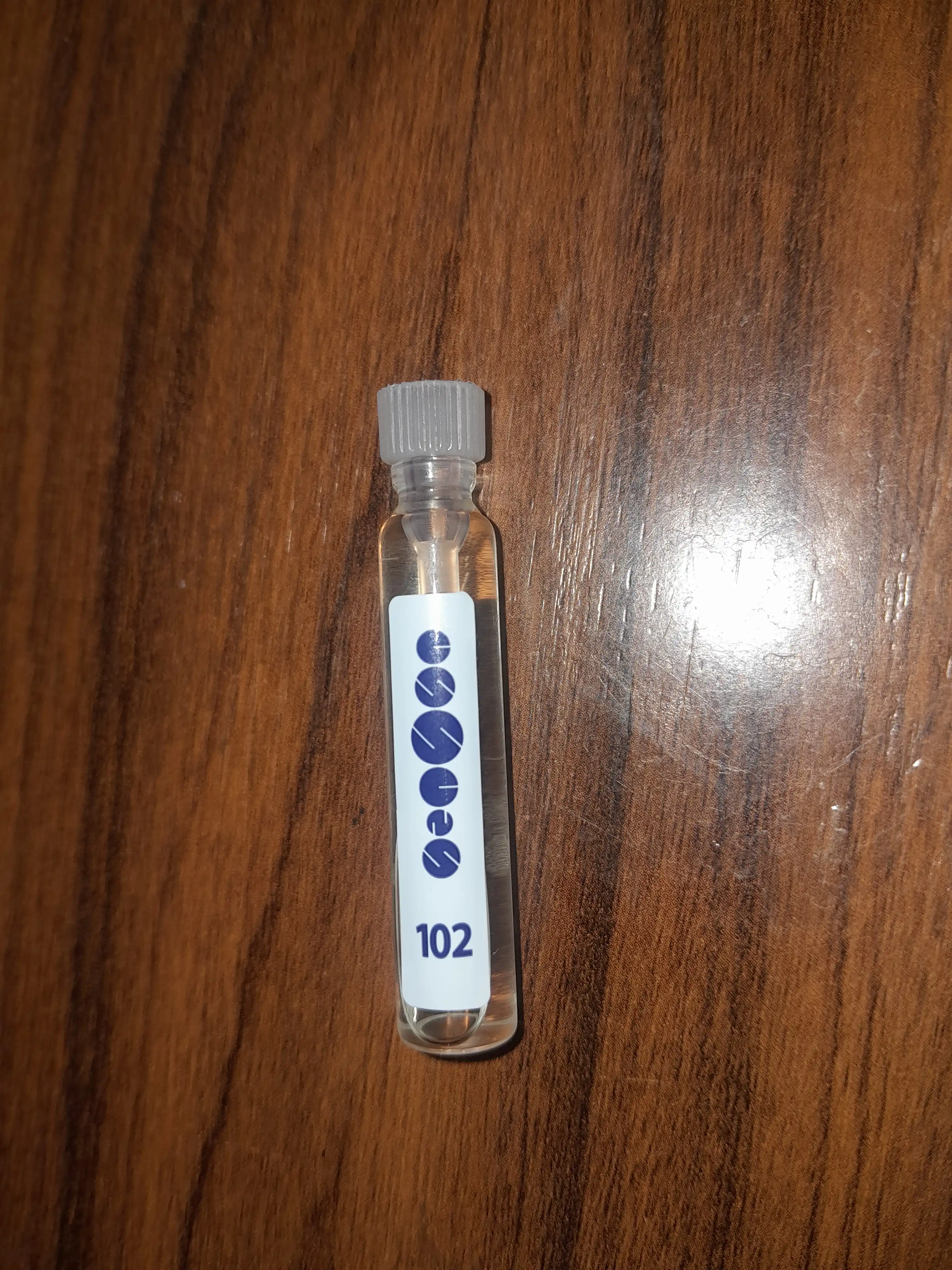 ESSENS parfum namunalari, ayollar uchun iforlar