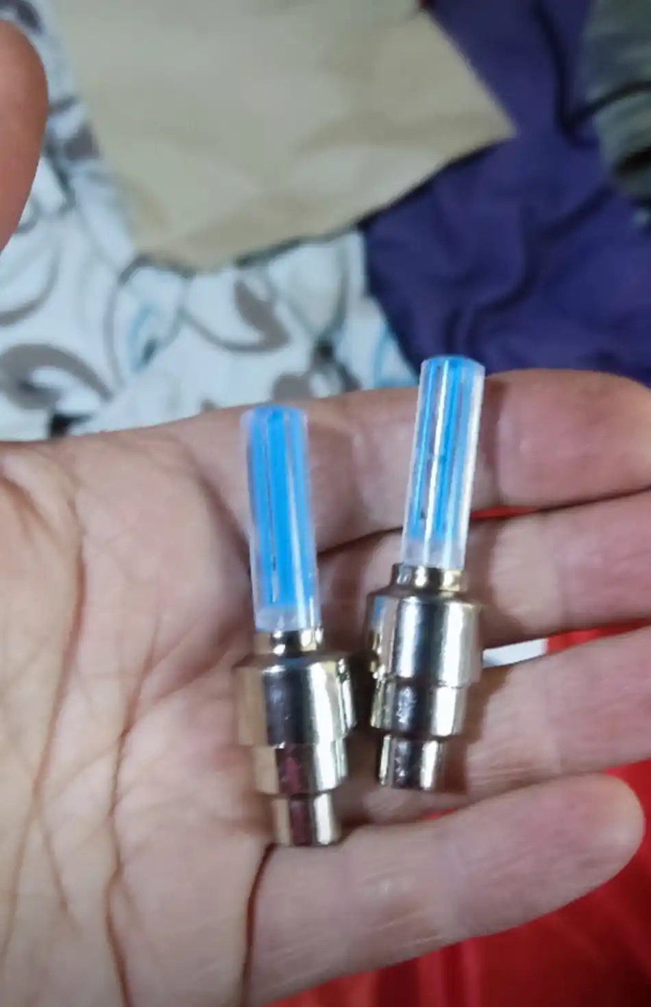 Velosiped va avtomobil uchun g'ildirak nippeli LED chirog'i 