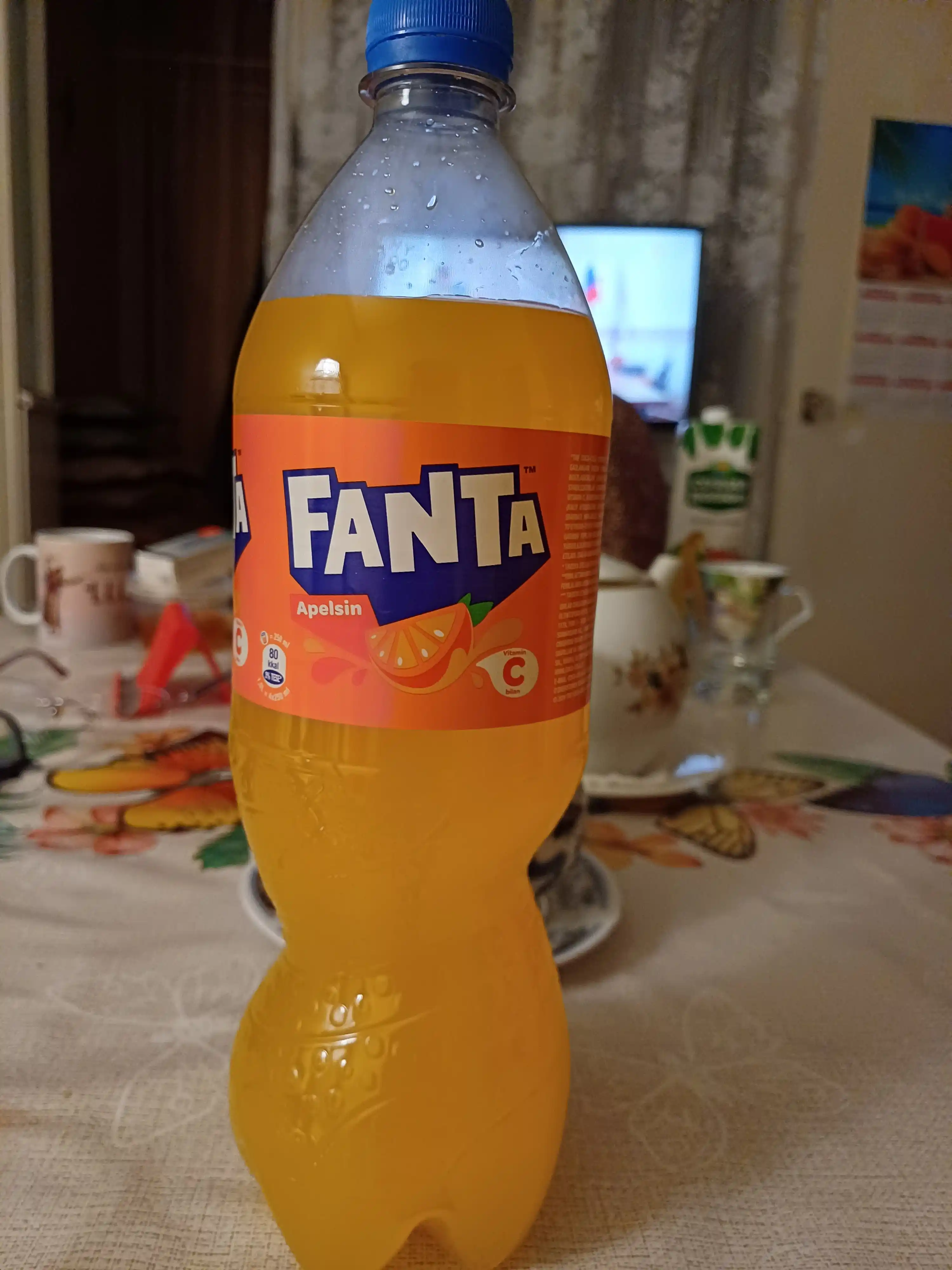 Gazlangan ichimlik Fanta orange, 1 litr