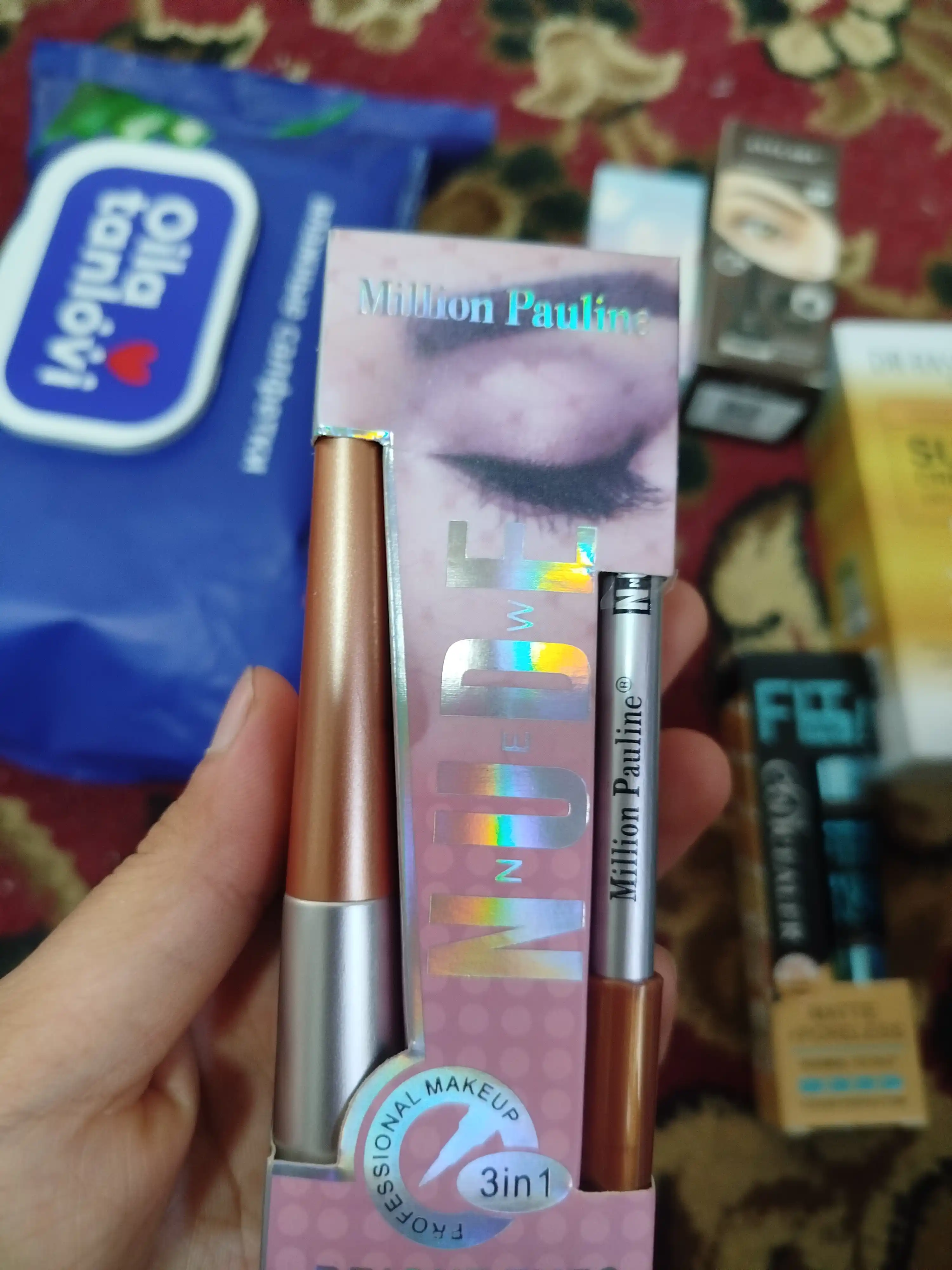 Ayollar uchun kosmetika to'plami tush, qalam, podvodka, 3 tasi 1 da
