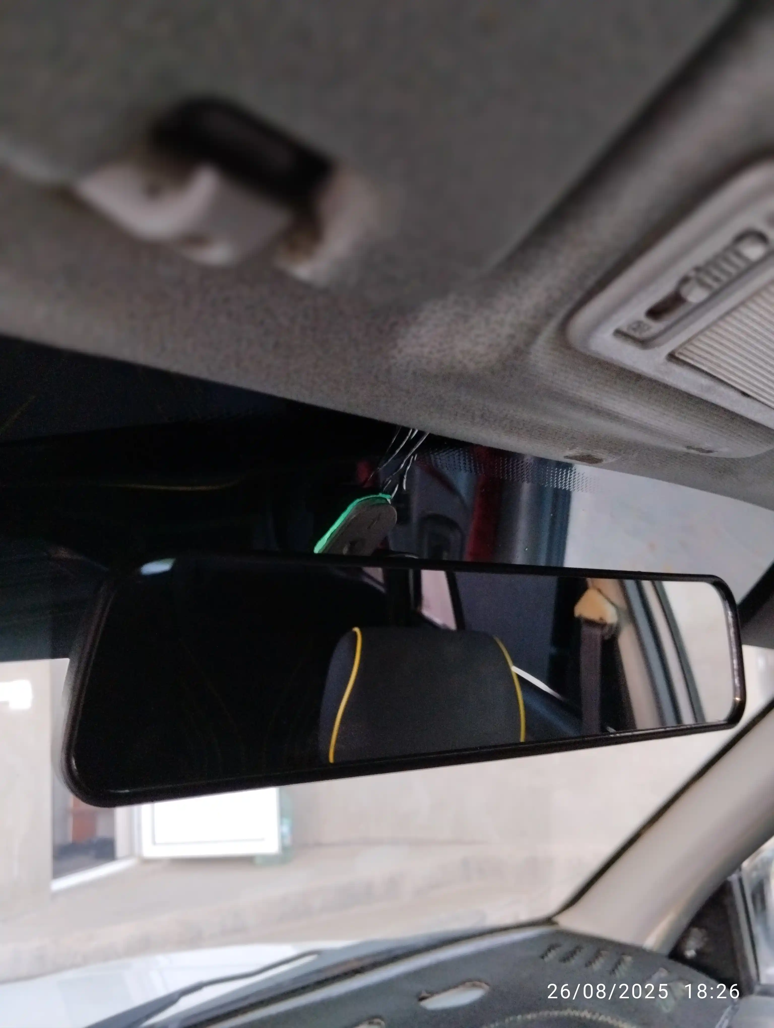 Зеркало заднего вида на присоске