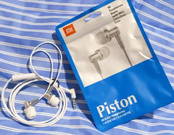 Mi piston garniturali, vakuumli simli naushniklar