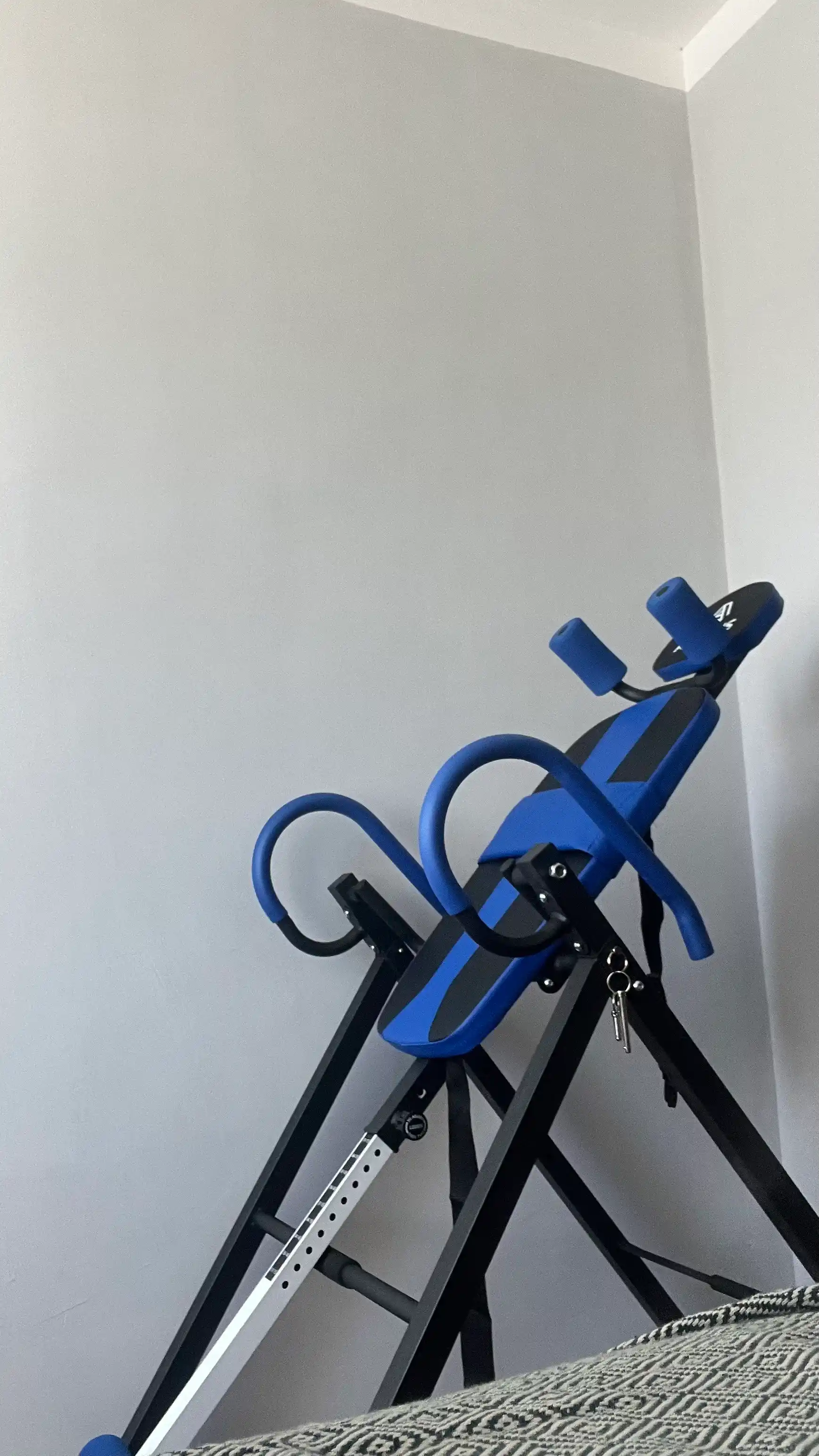 Inversion stol, umurtqa va disk churrasi, profili qalini inverson inversiya, turnik