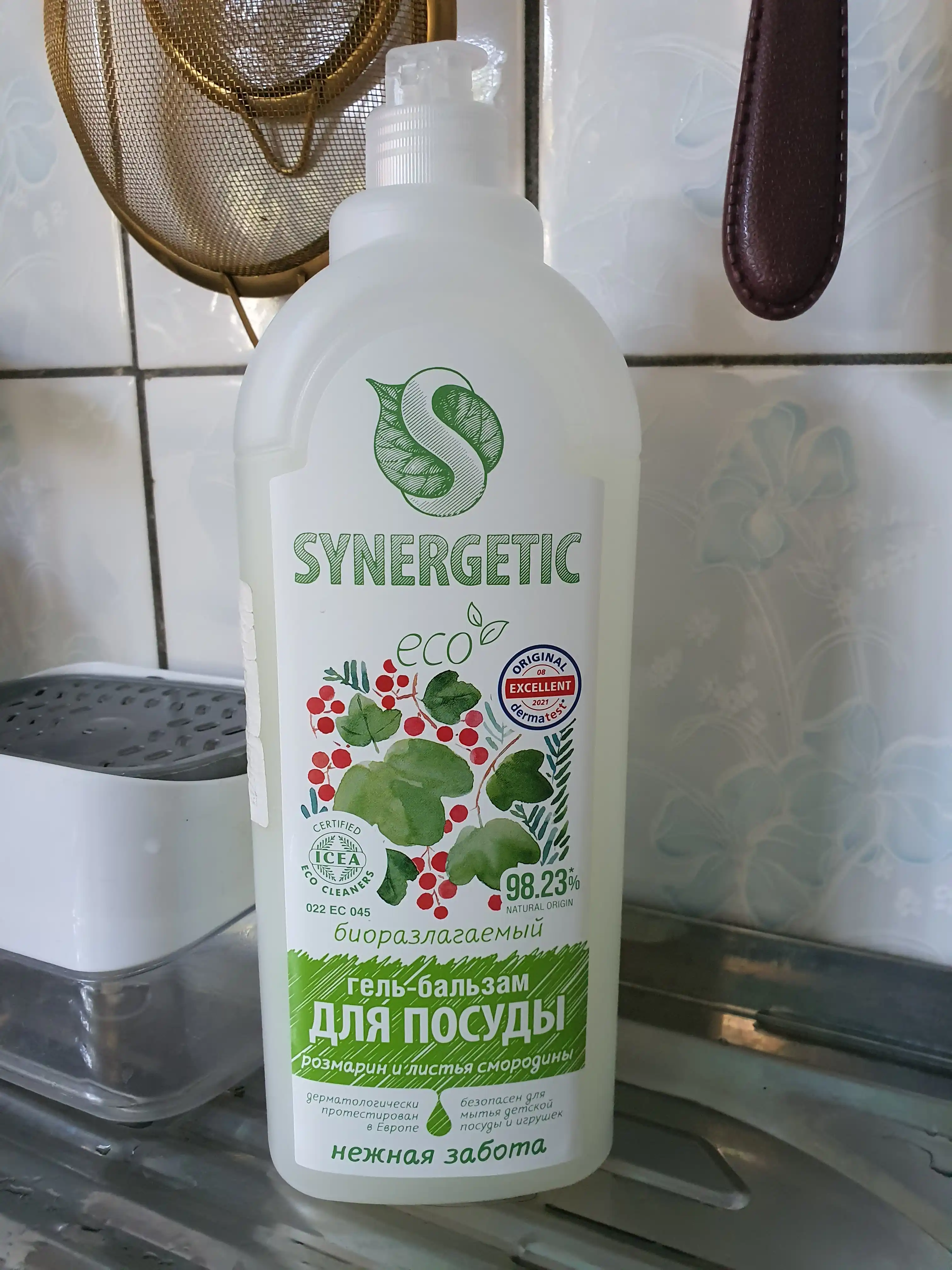Гель-бальзам для мытья посуды и игрушек SYNERGETIC "Розмарин и листья смородины", 1 л