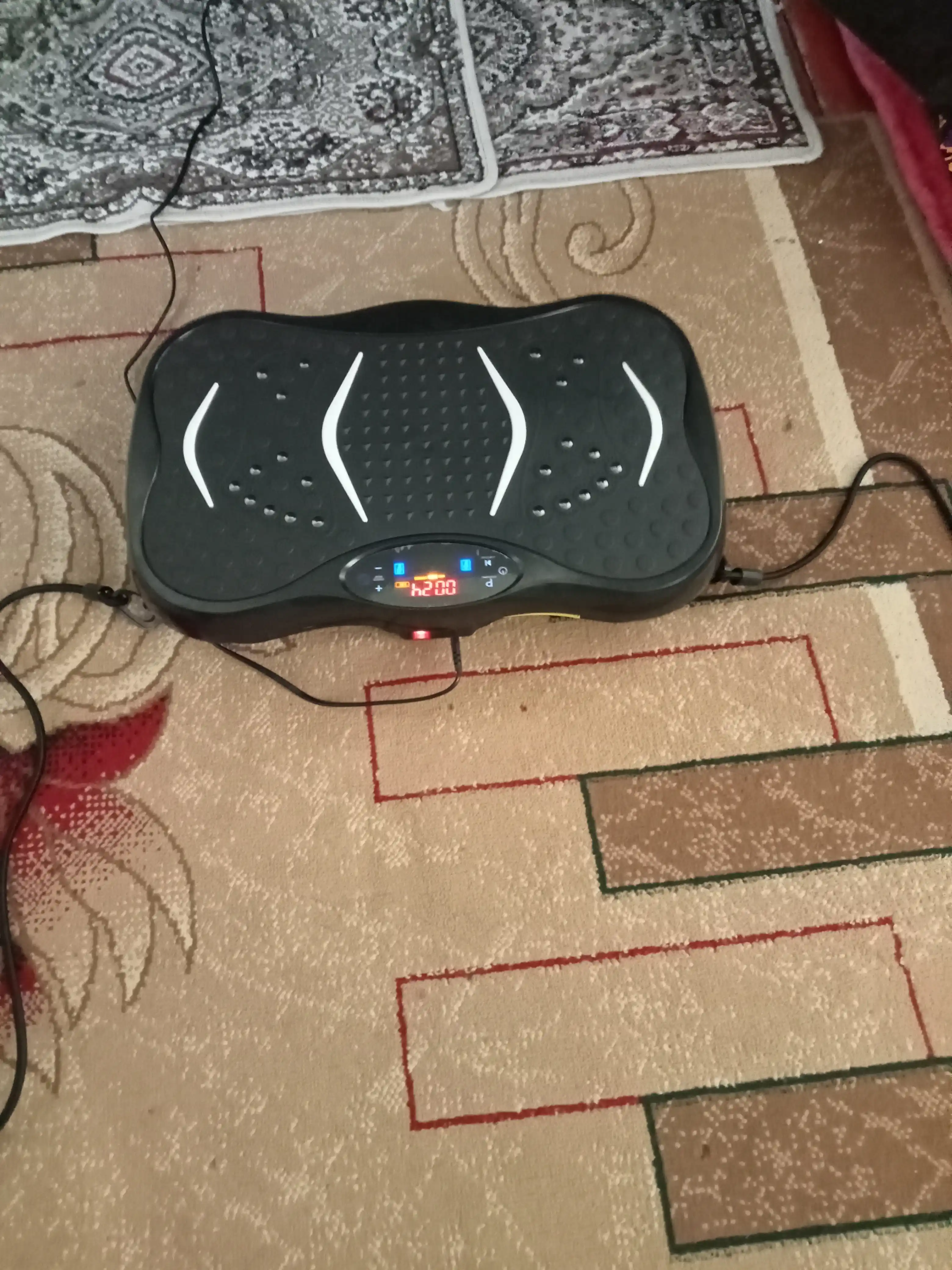 Vibroplatforma ozish uchun, fitness - vibrotrenajer, pult bilan
