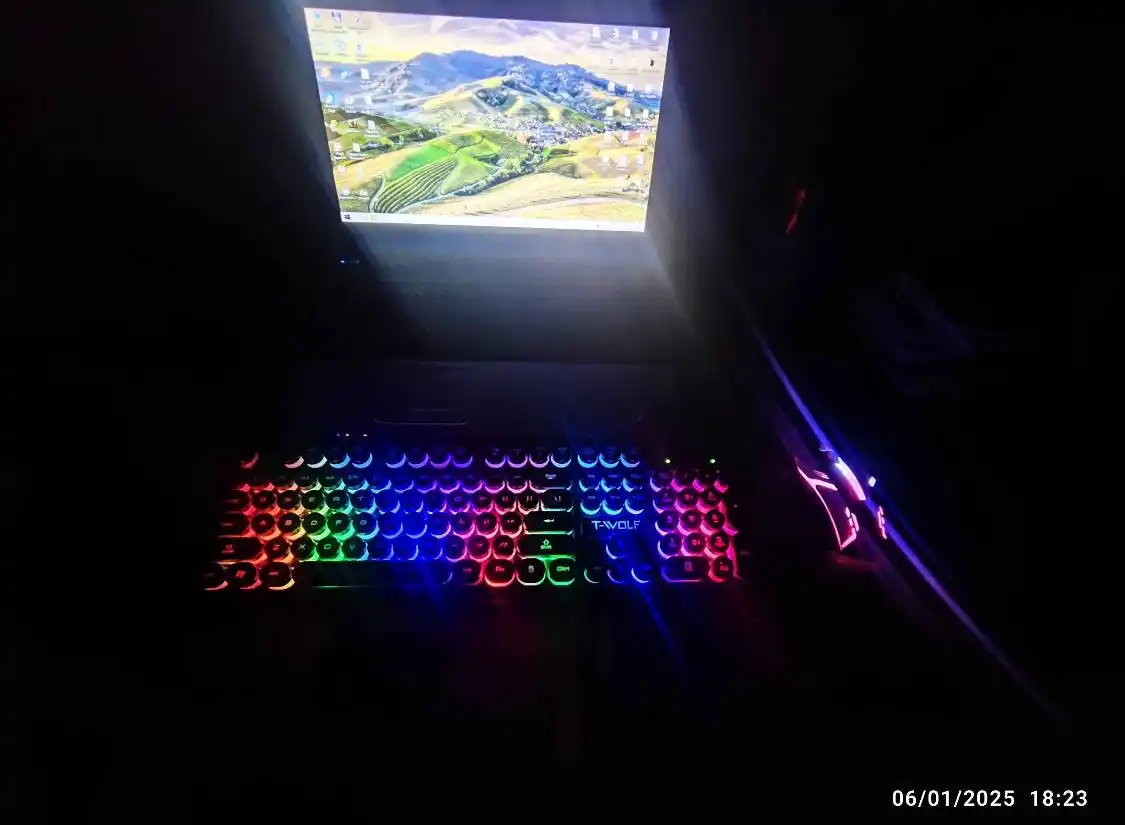 Simli mexanik klaviatura va sichqoncha, o'yin va ofis uchun RGB yoritgichli, shovqinsiz
