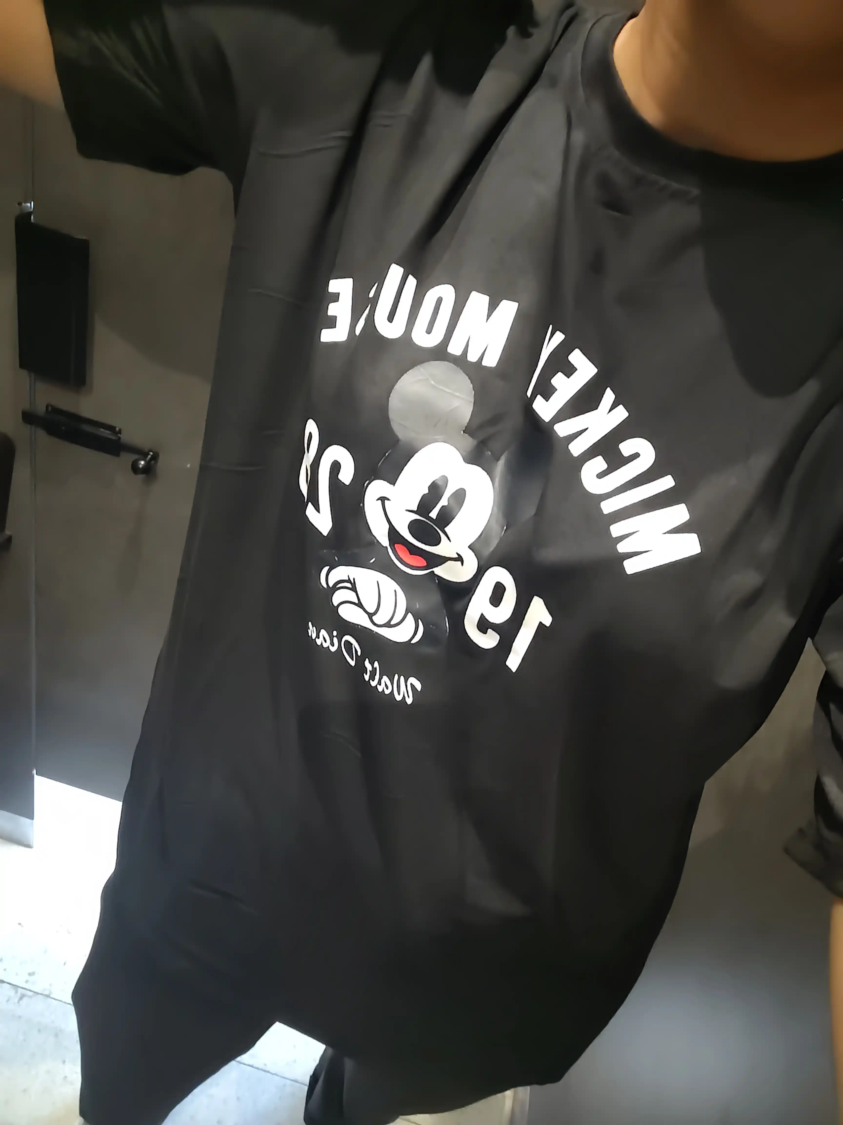 Ayollar futbolkasi