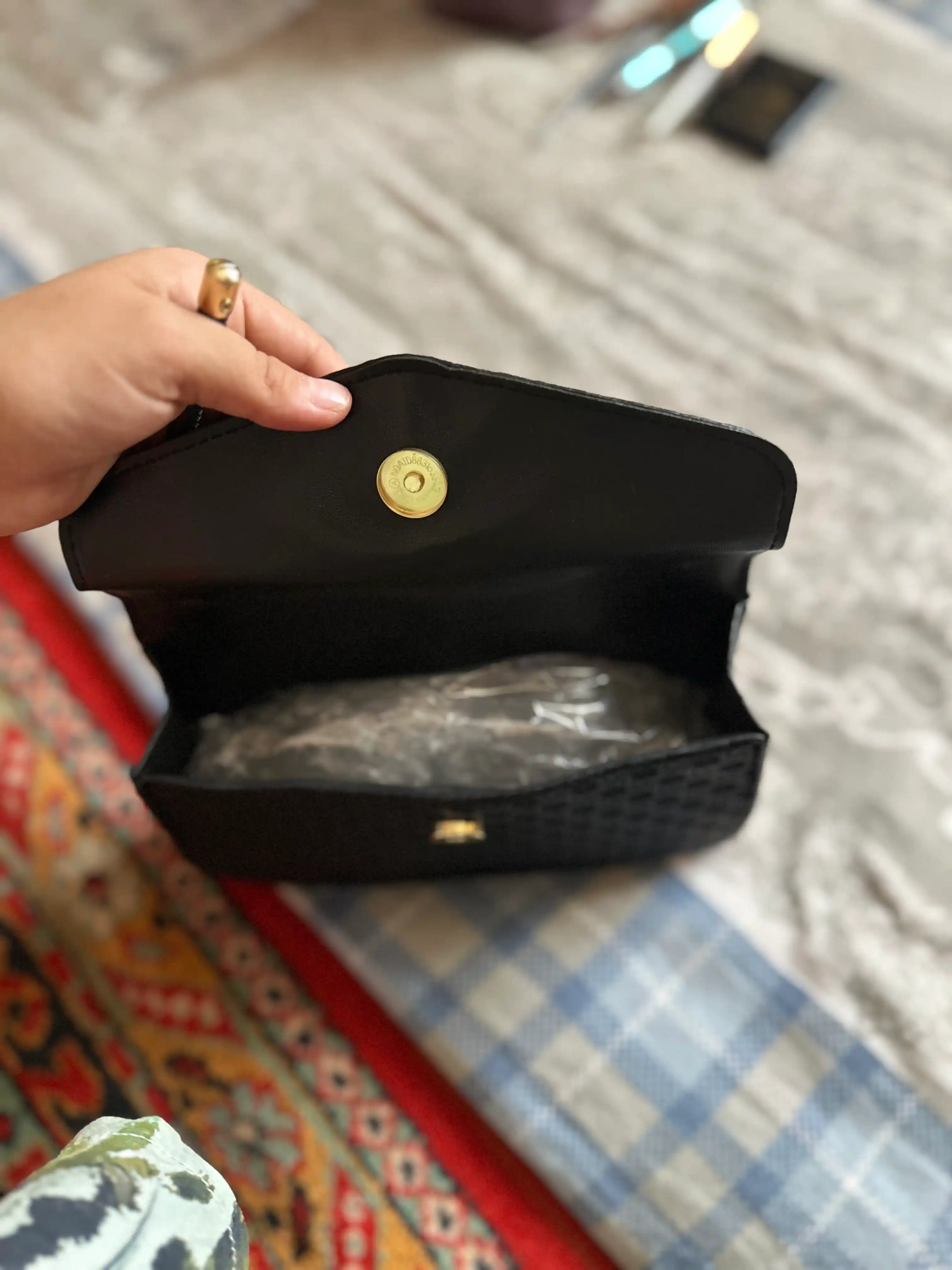 Ayollar yelka sumkasi