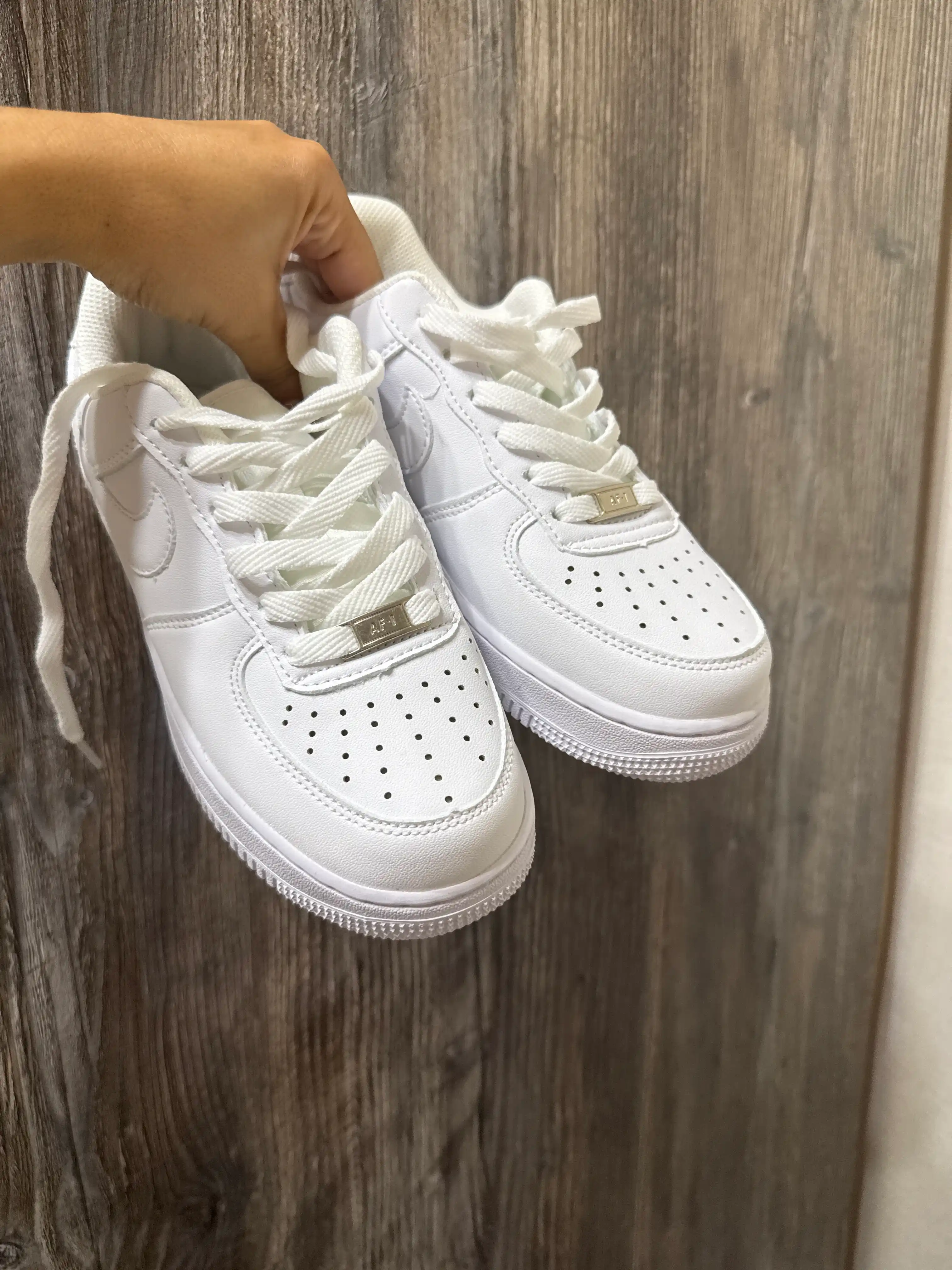 Nike Air Force 1 Classic – Oq rangli universal krossovkalar karobka hujjatlari bilan