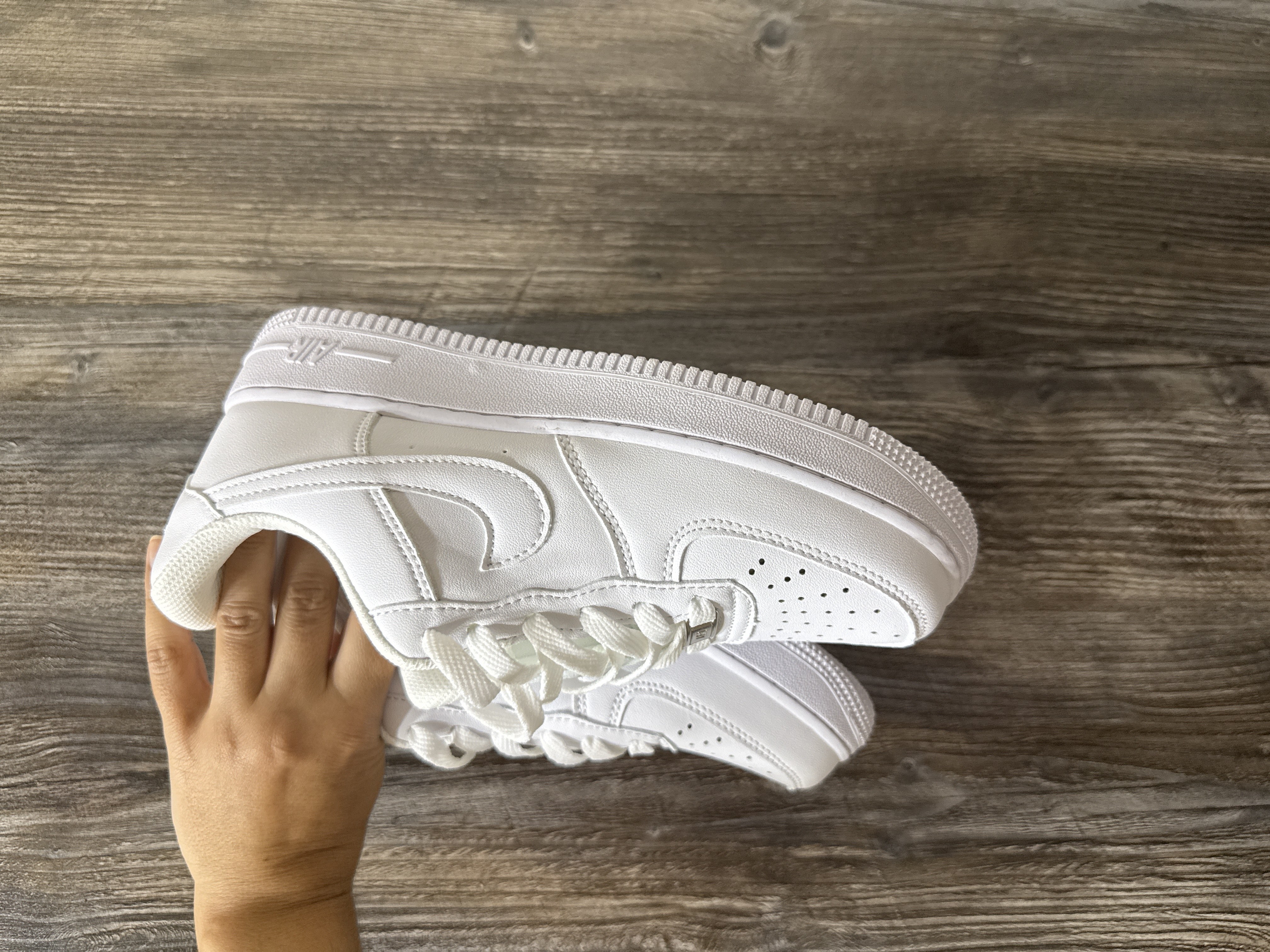 Nike Air Force 1 Classic – Oq rangli universal krossovkalar karobka hujjatlari bilan