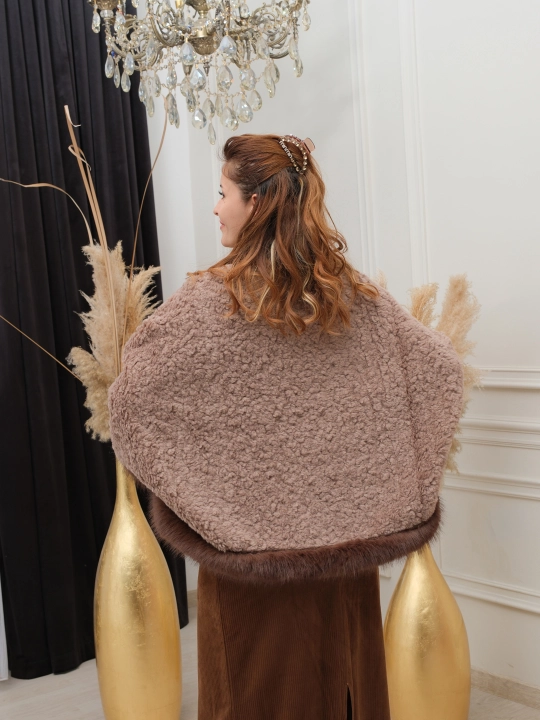 Qizlar va ayollar uchun poncho