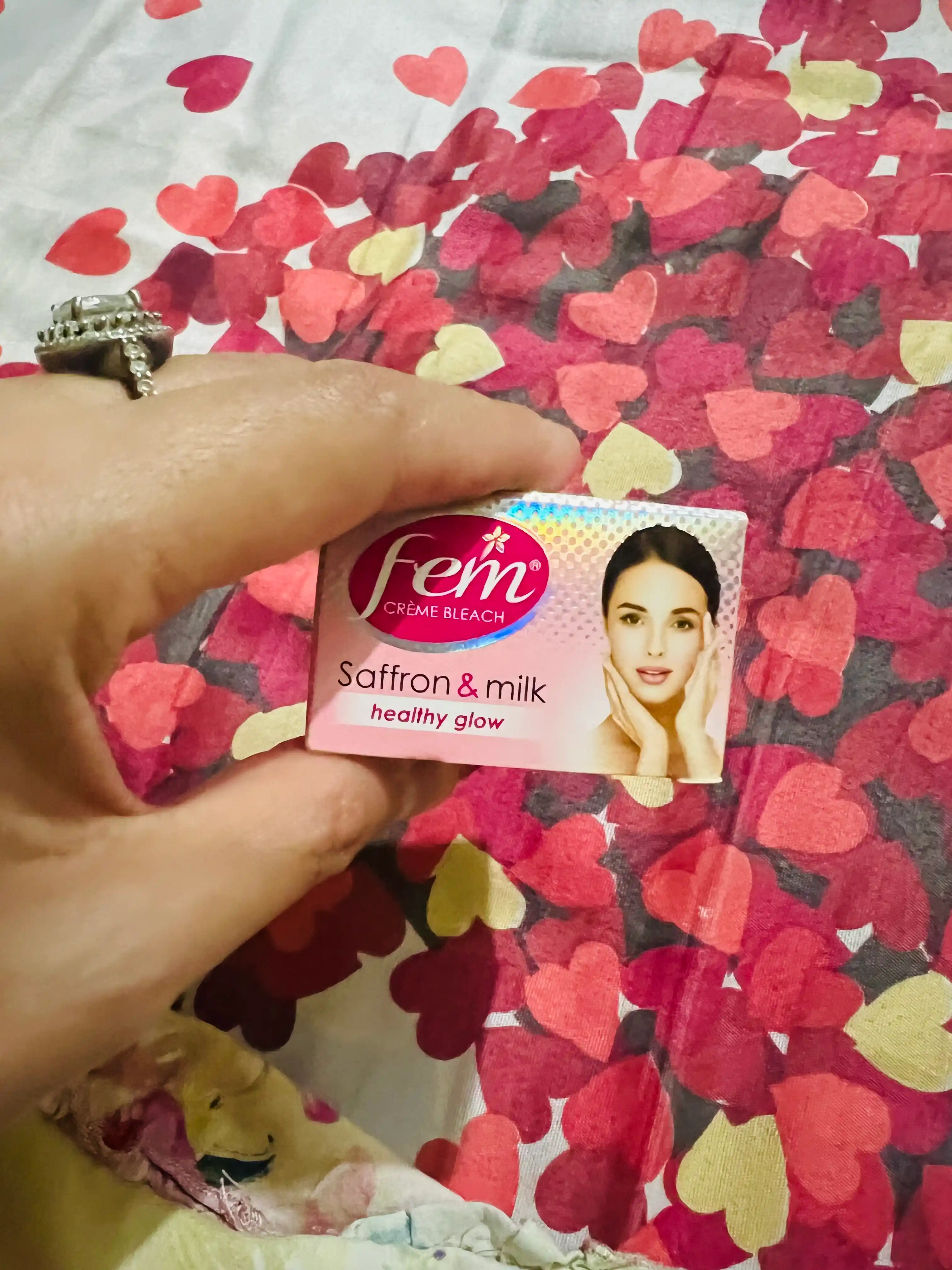 Fem Fairness safron va sut krem, oqartiruvchi, 8 gr