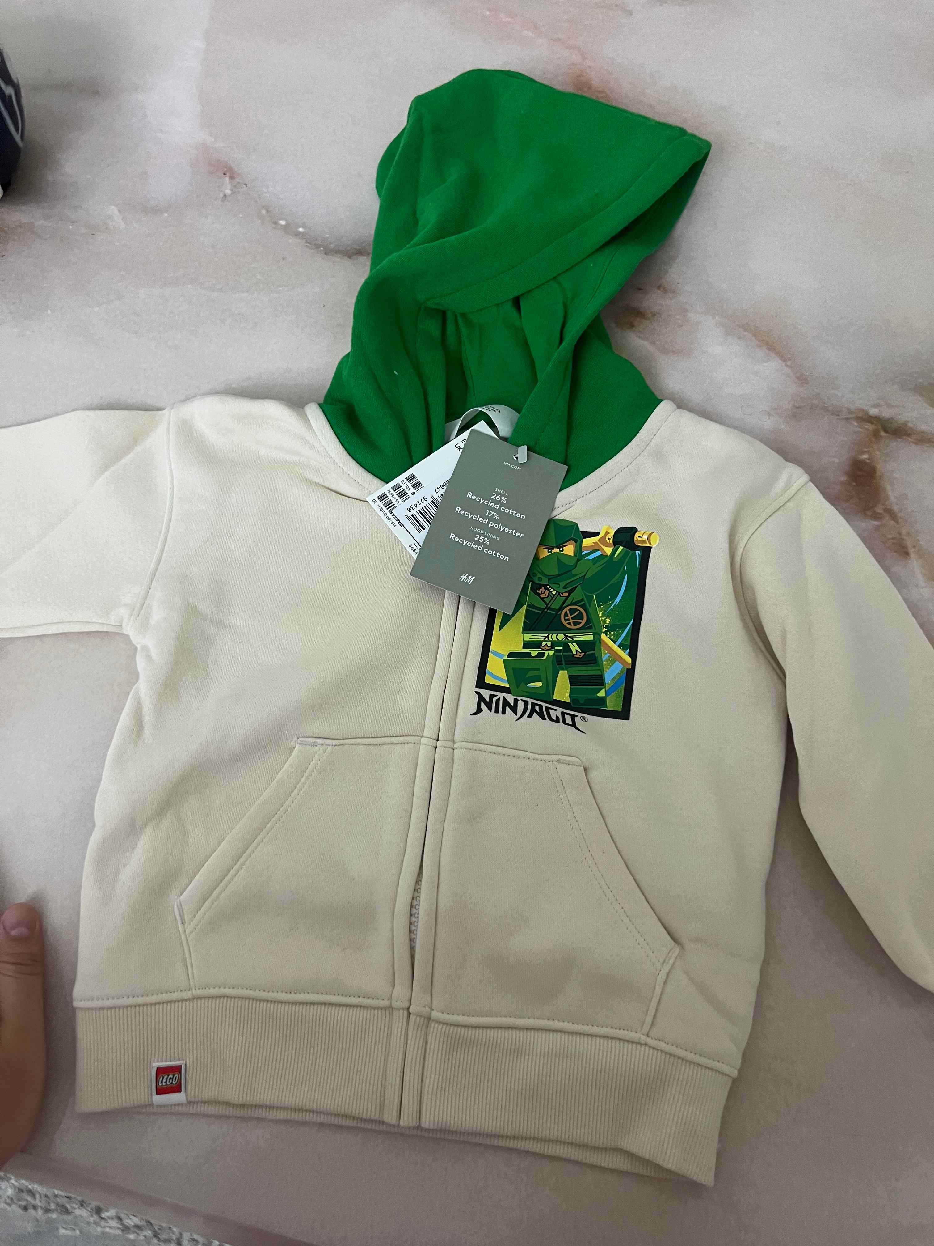 Katta mushuklar it uslubi Mushuk yalaganlarning yaqindan suratlari