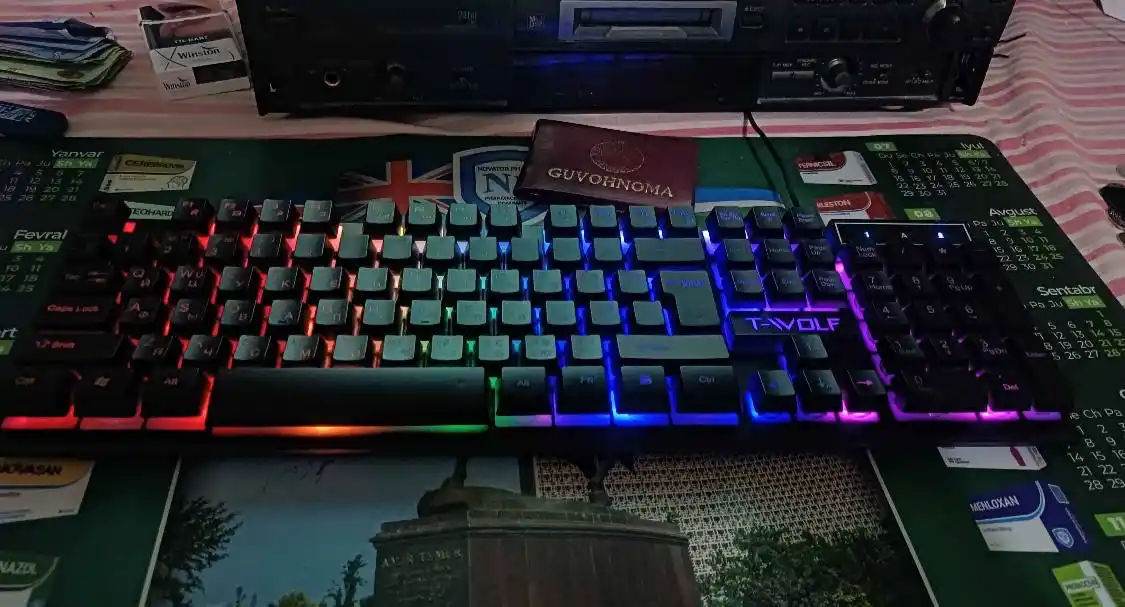 Simli mexanik klaviatura va sichqoncha, o'yin va ofis uchun RGB yoritgichli, shovqinsiz