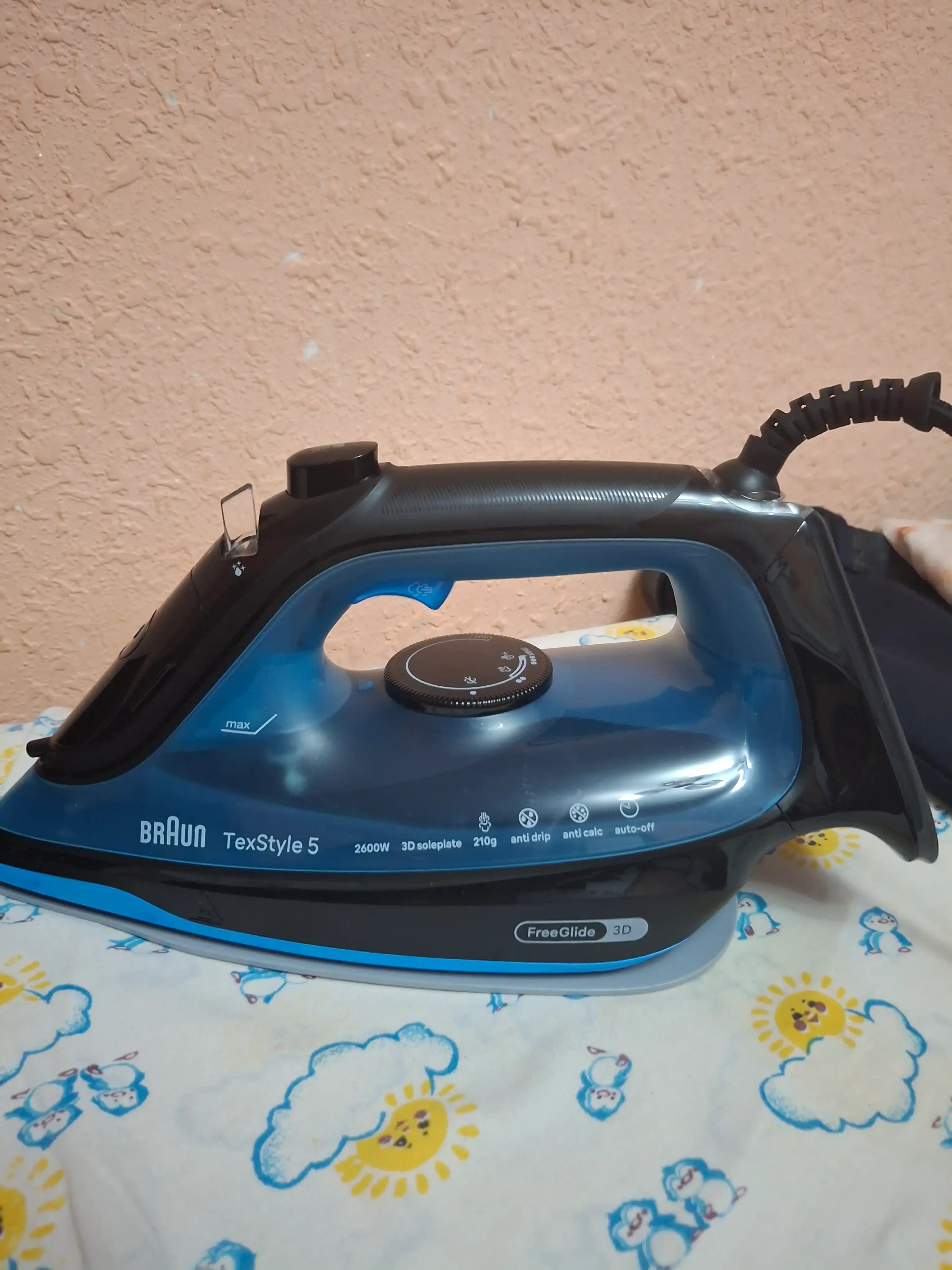 Bugʻli dazmol Braun SI5256BL TexStyle 5, 2600 Vt, bugʻ zarbasi 210 g/min