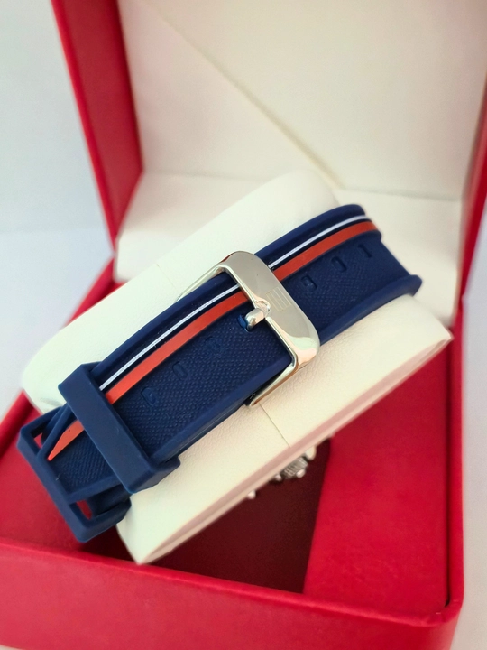 Erkaklar Tommy Hilfiger qo‘l soati, kvars