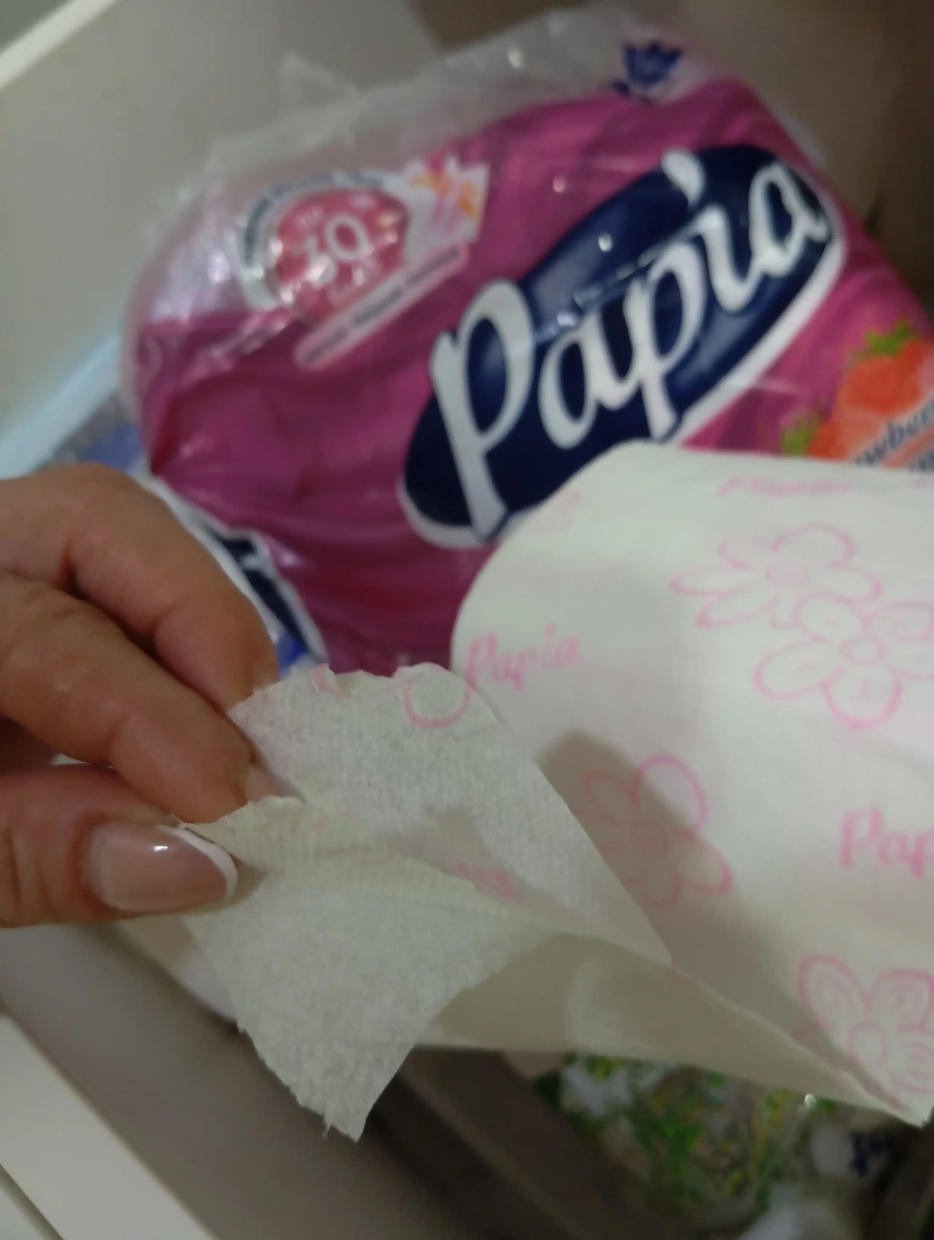 Hojatxona qog'ozi Papia, qulupnay 3 qatlamli 4 dona