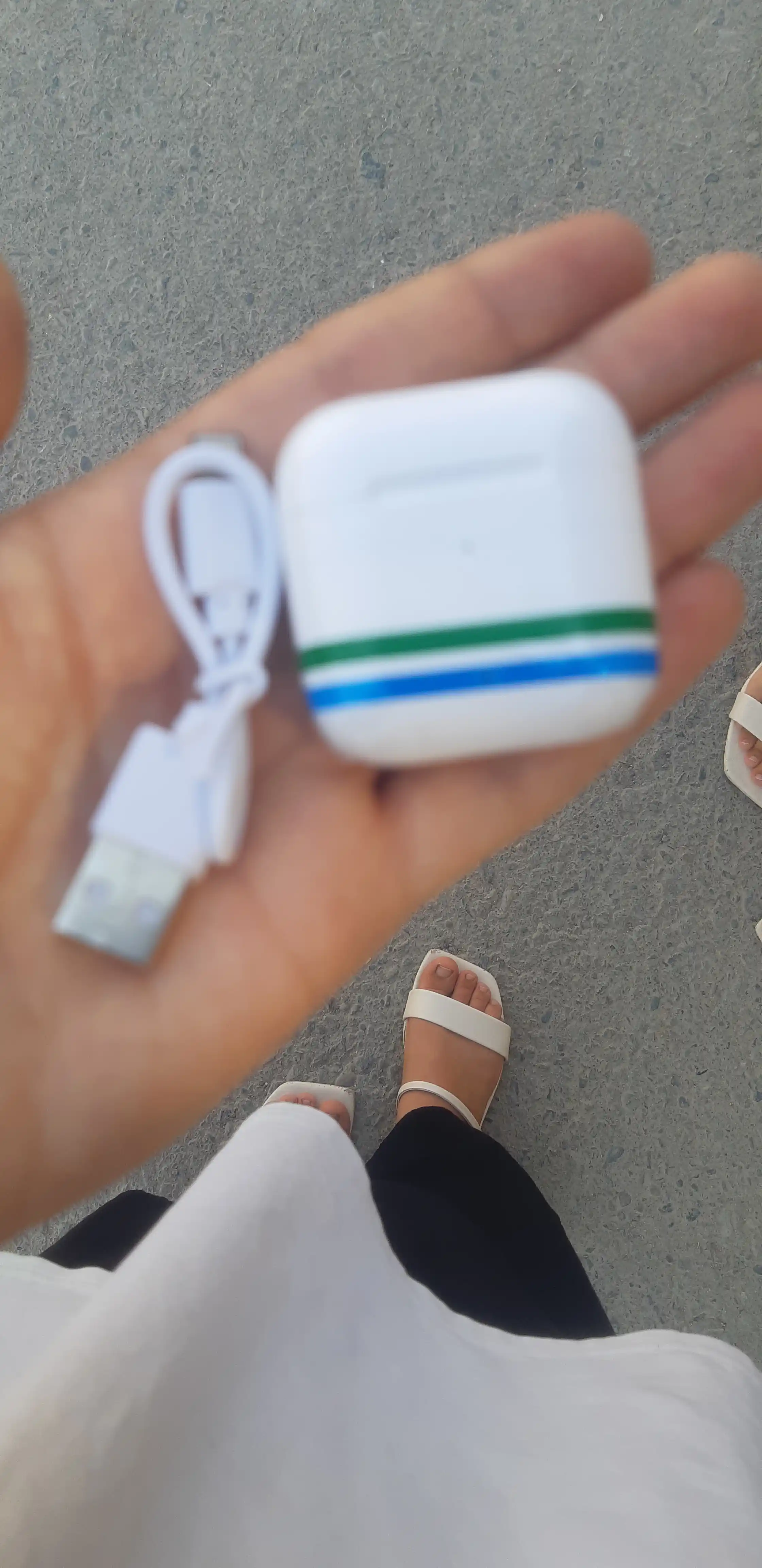 Simsiz quloqchinlar Pods Pro 4, sensorli