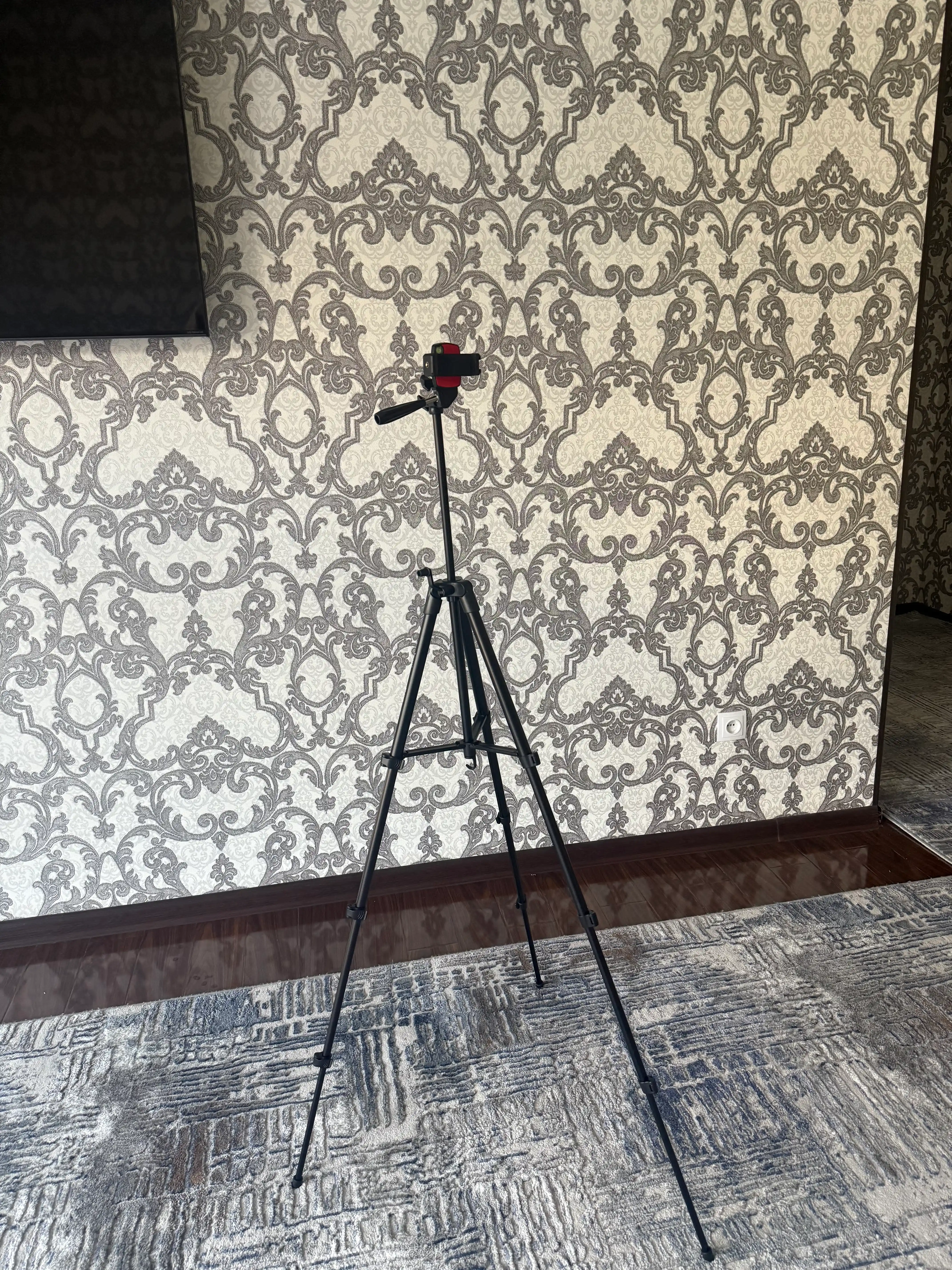 Штатив Jmary KP-2205 с держателем для фотоаппарата и телефона