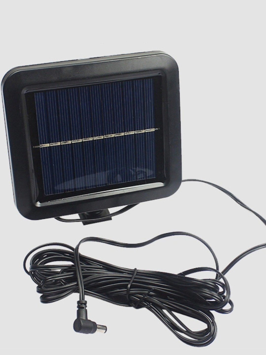 Quyosh energiyasi bilan ishlaydigan tashqi sensorli chiroq
