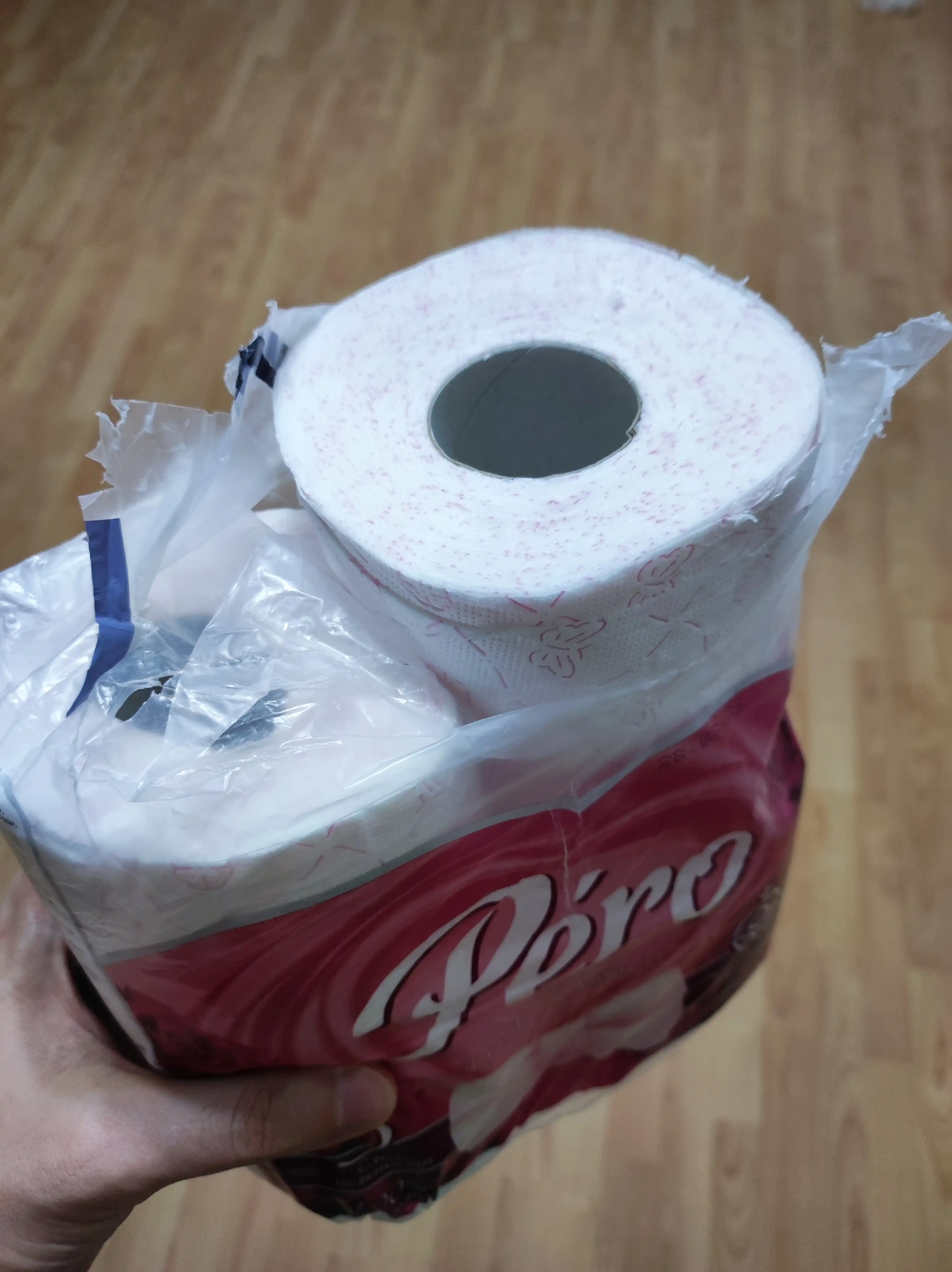 PERO ROSE 4, 8, 24 o‘ramli, 3 qatlamli hojatxona qog‘ozi