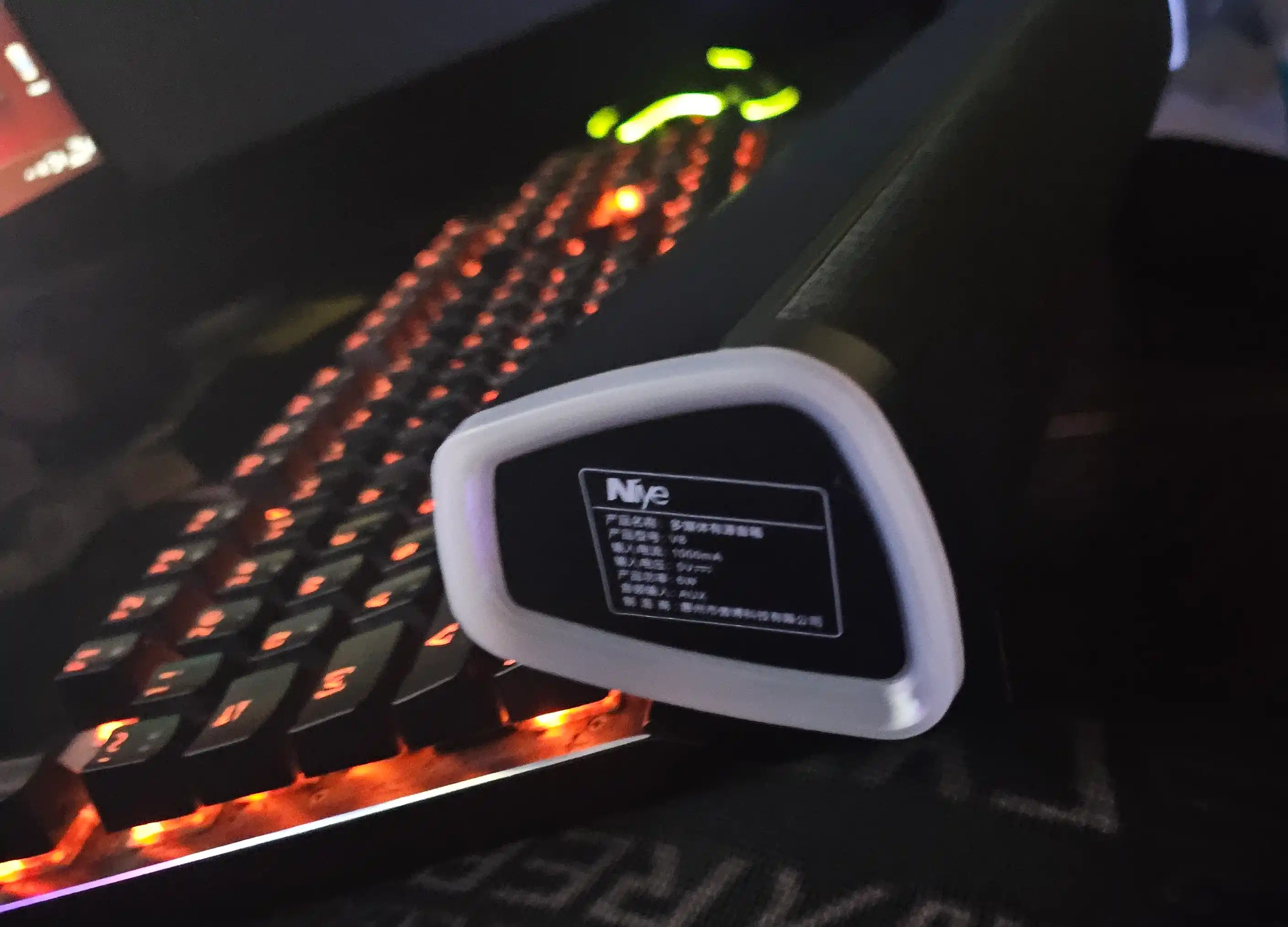 Simli kolonka kompyuter va telefon uchun, RGB yoritgichli soundbar
