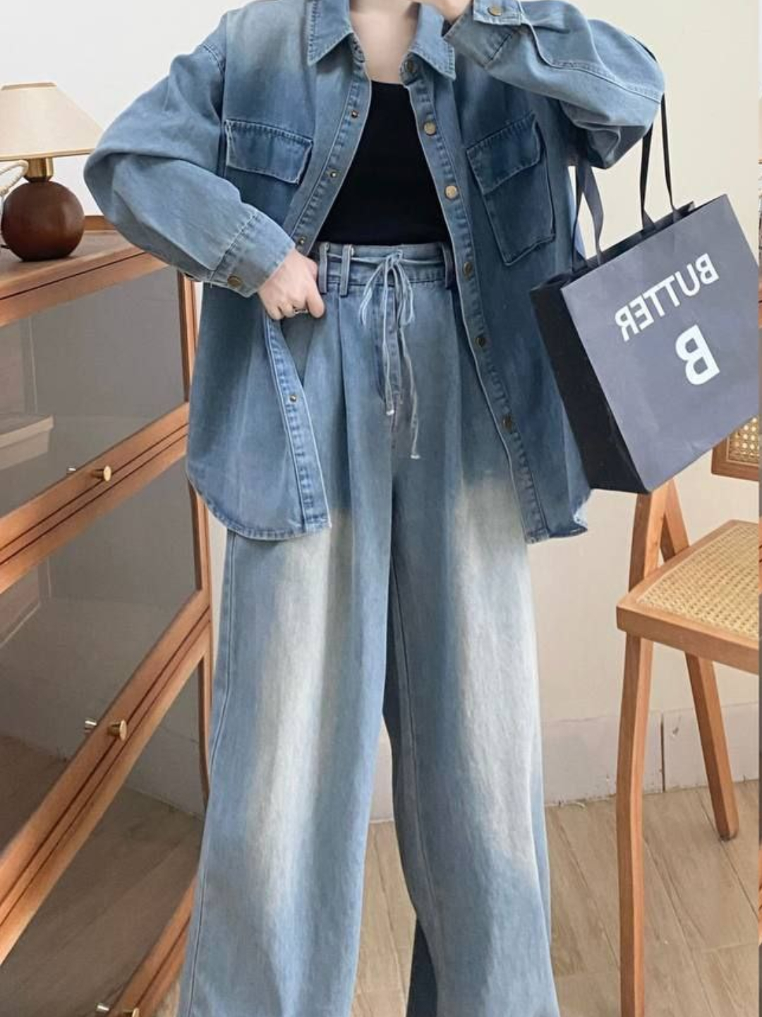 Qoshnining xotini uni jinsiy aloqaga tortdi Xunuk porno onlayn tomosha qiling