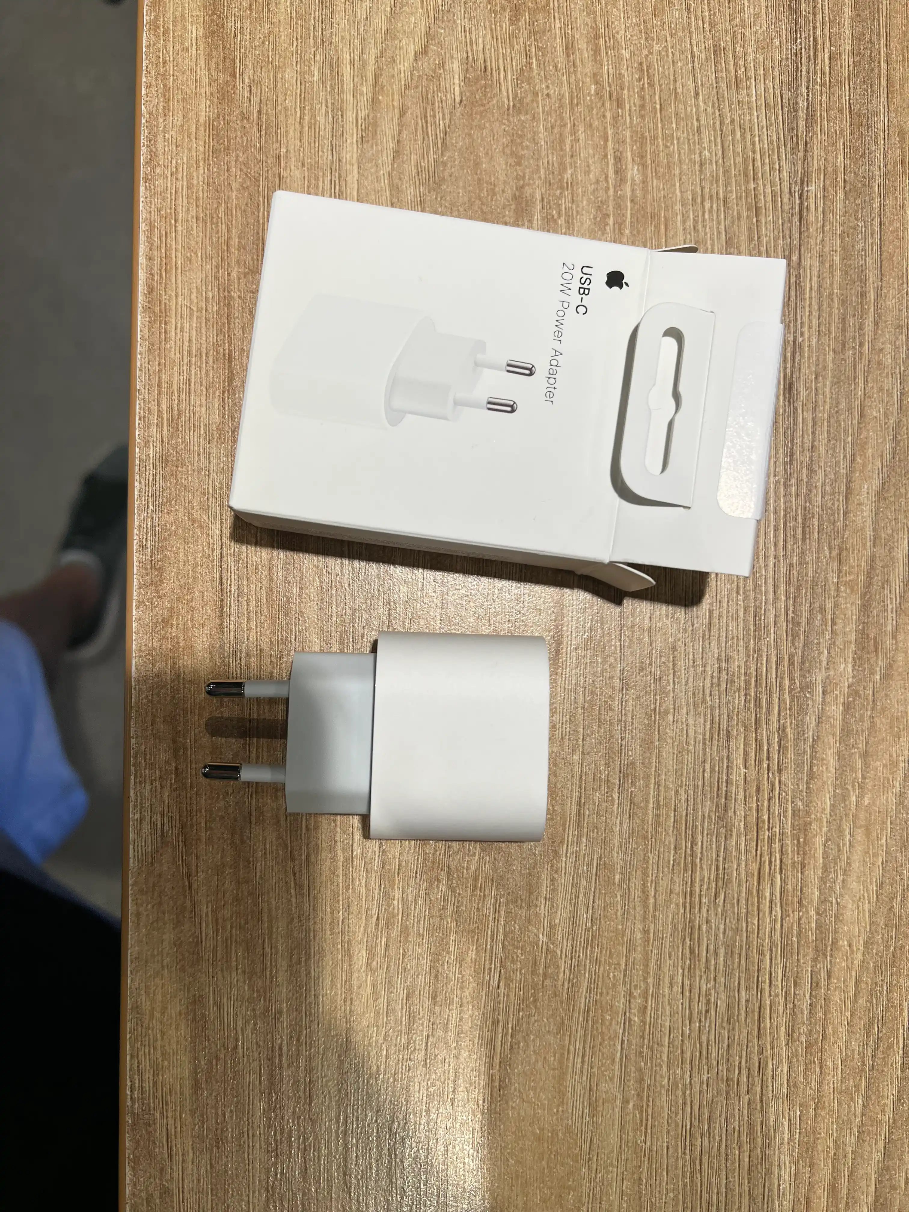 Apple USB-C 20W Power Adapter, блок питания для зарядки iPhone iPad iPod touch