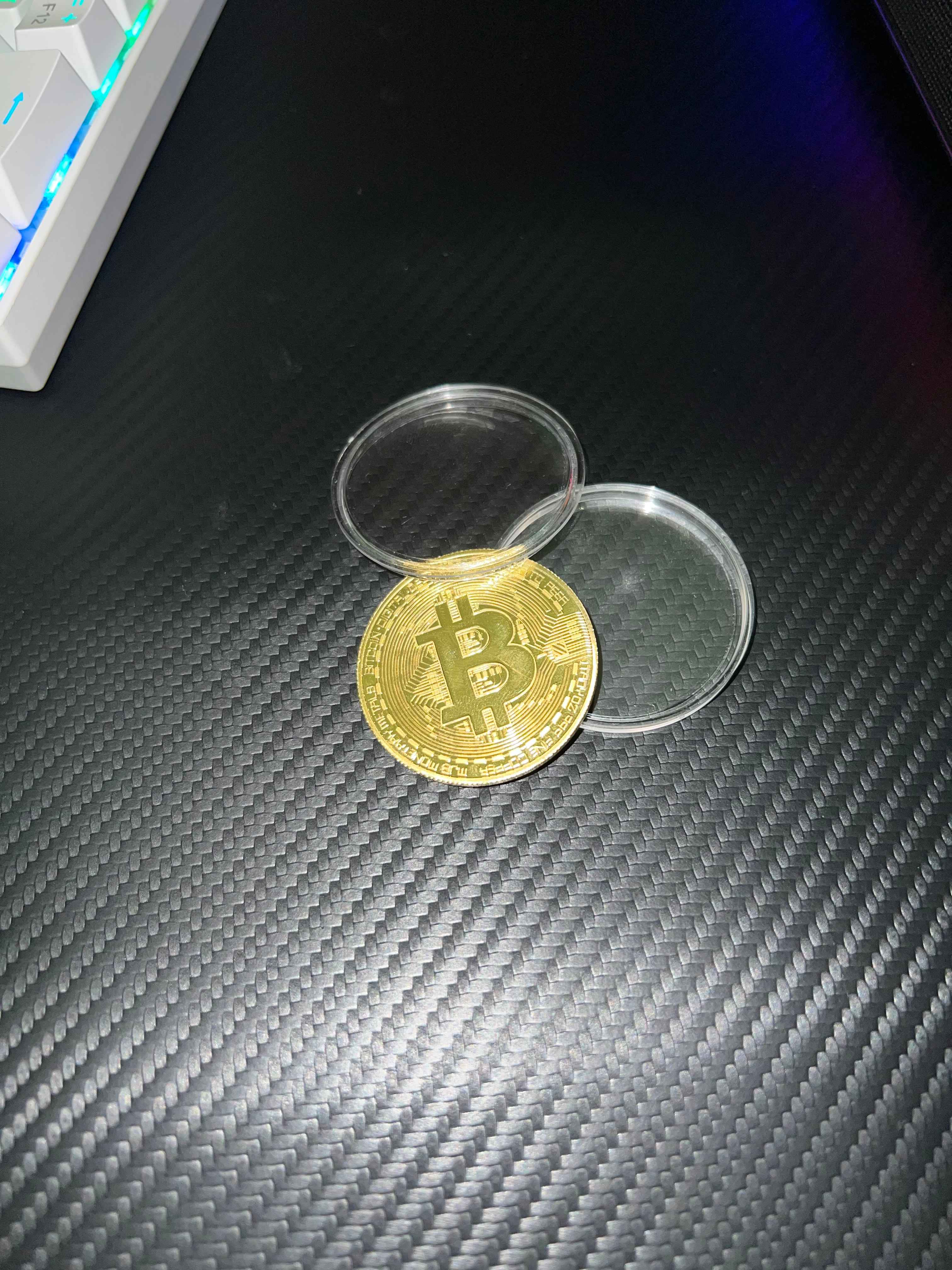 Suvenir "Bitcoin" tangasi, kriptovalyuta plastik idishda