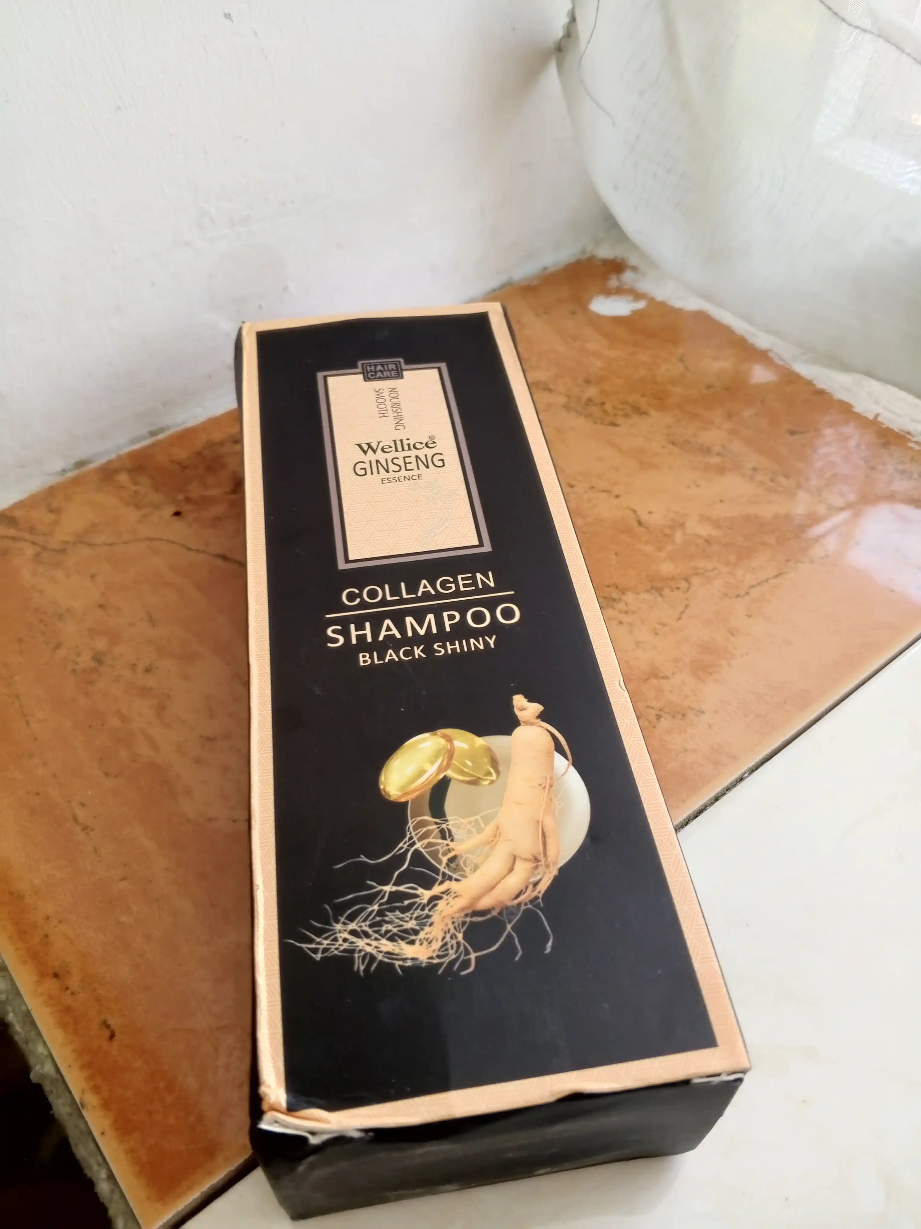 Soch to'kilishiga qarshi davolovchi shampun jenshenli Wellice Ginseng Collagen, 420 ml