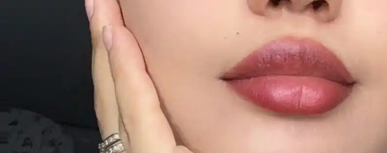 Карандаш для губ Miss Tais