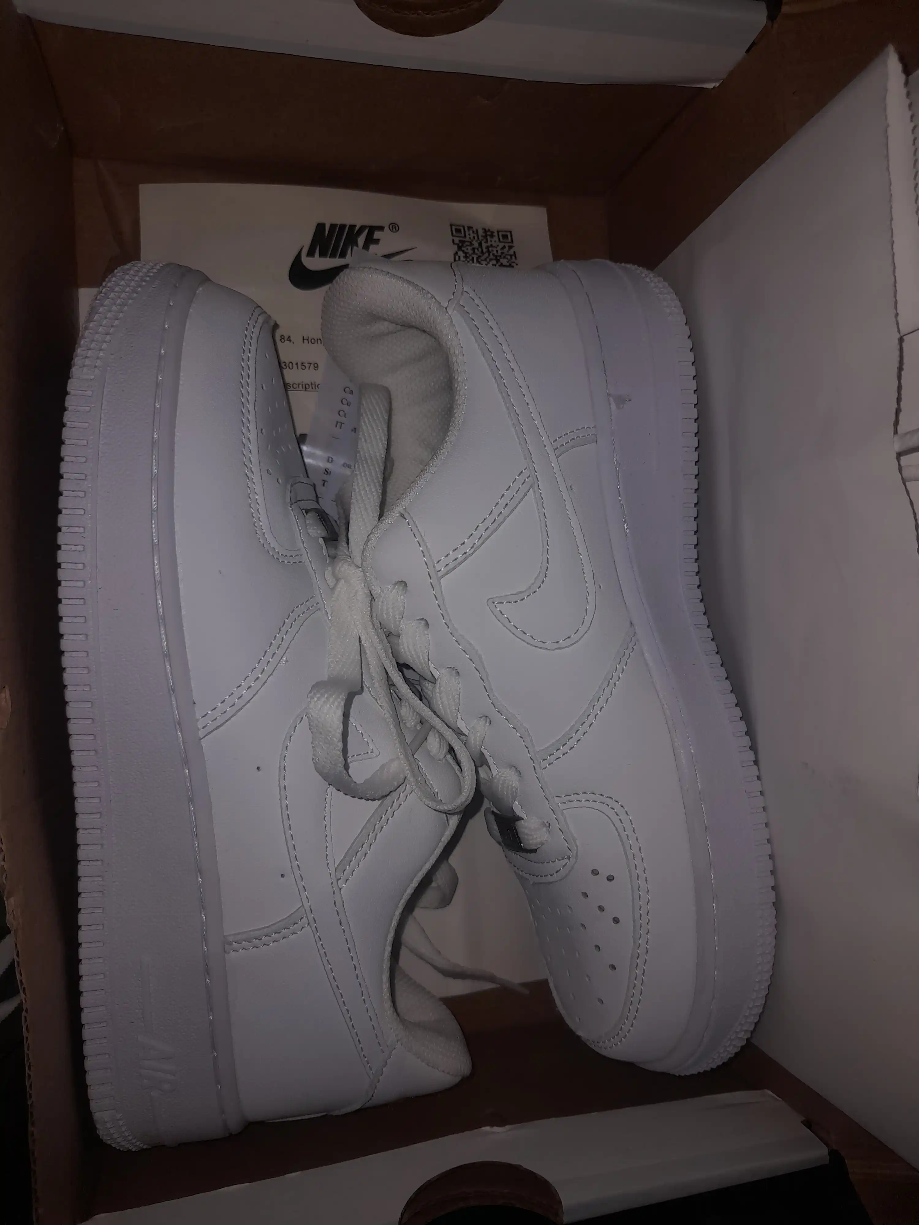 Nike Air Force 1 Classic – Oq rangli universal krossovkalar karobka hujjatlari bilan