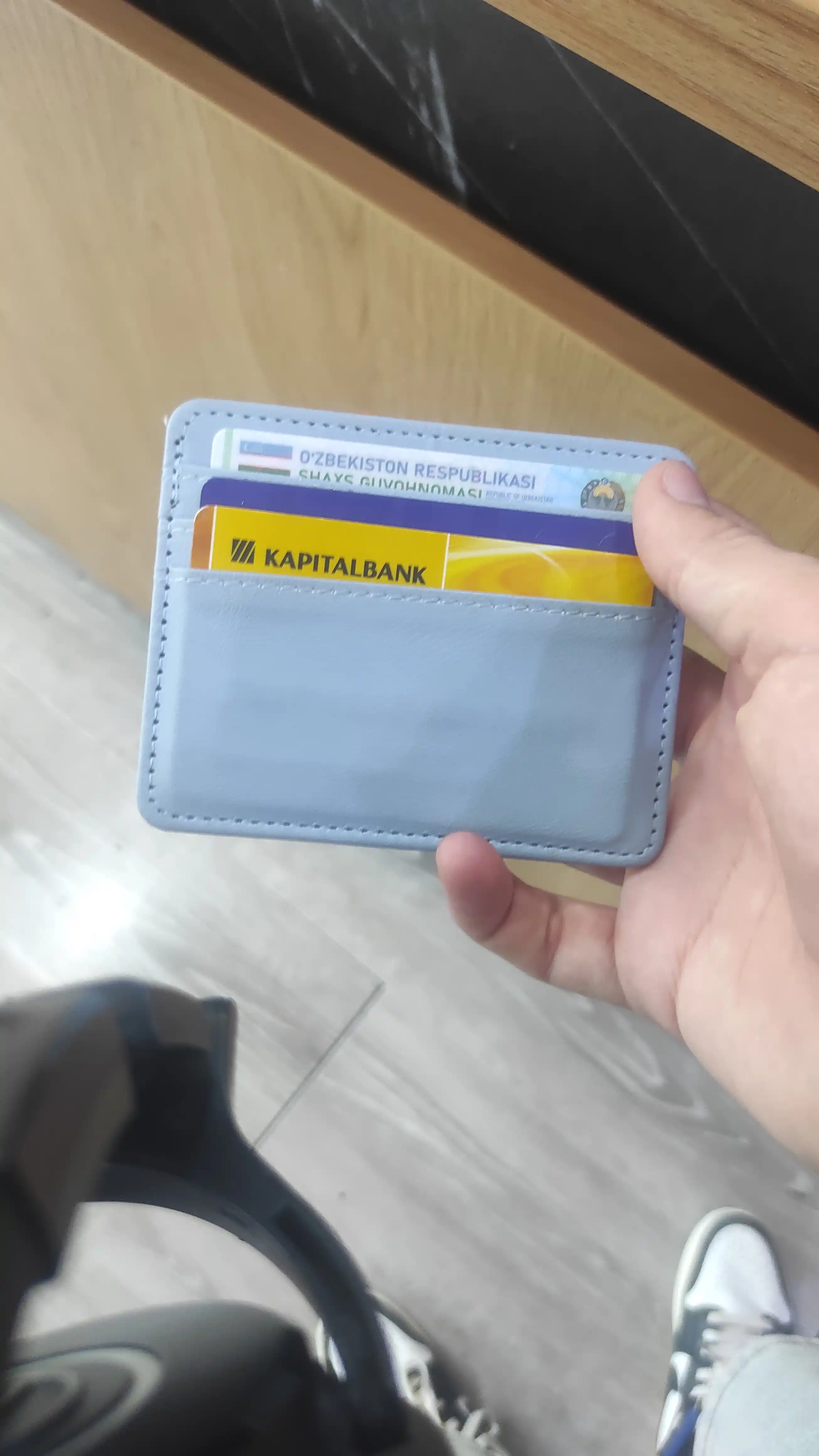 Kartholder, vizitnitsa, kartalar uchun hamyon