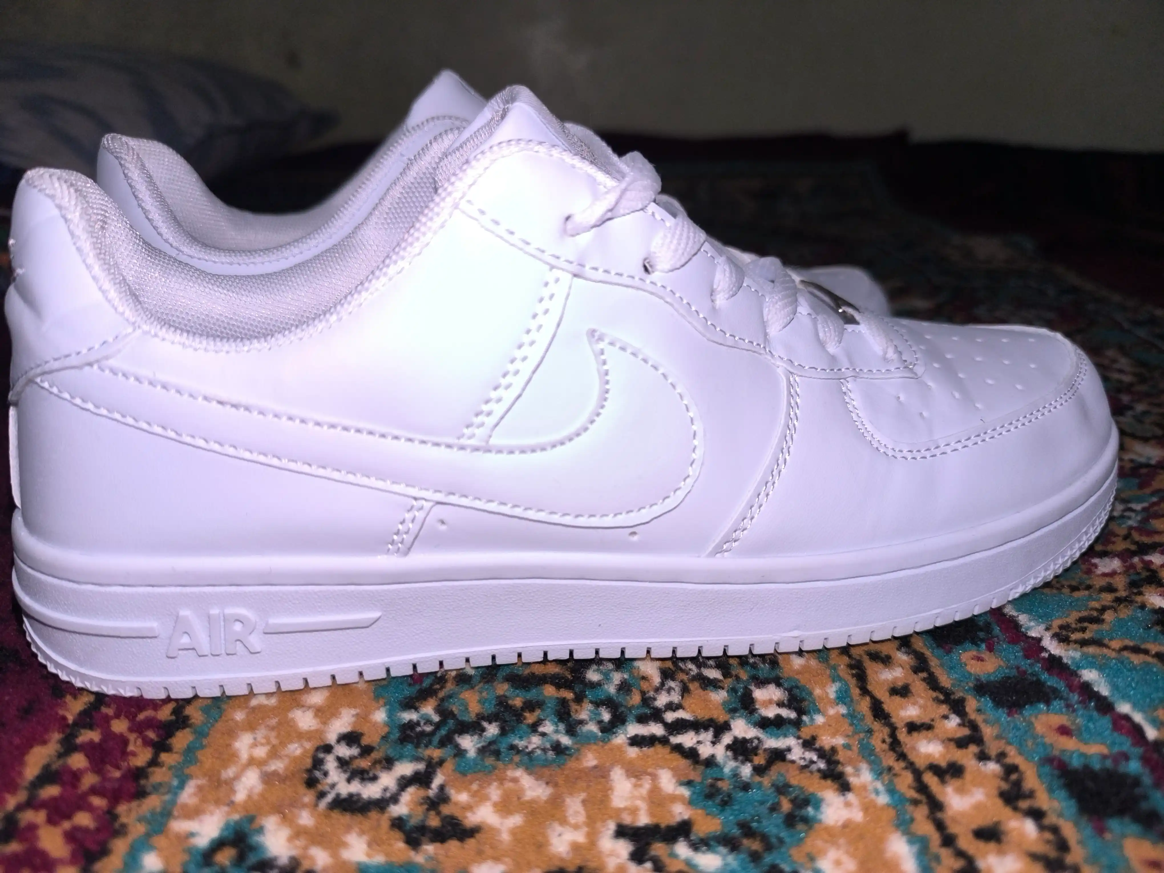Erkaklar uchun kuzgi krossovkalar AIR FORCE1 CLASIC universal sifatli krossovkalar