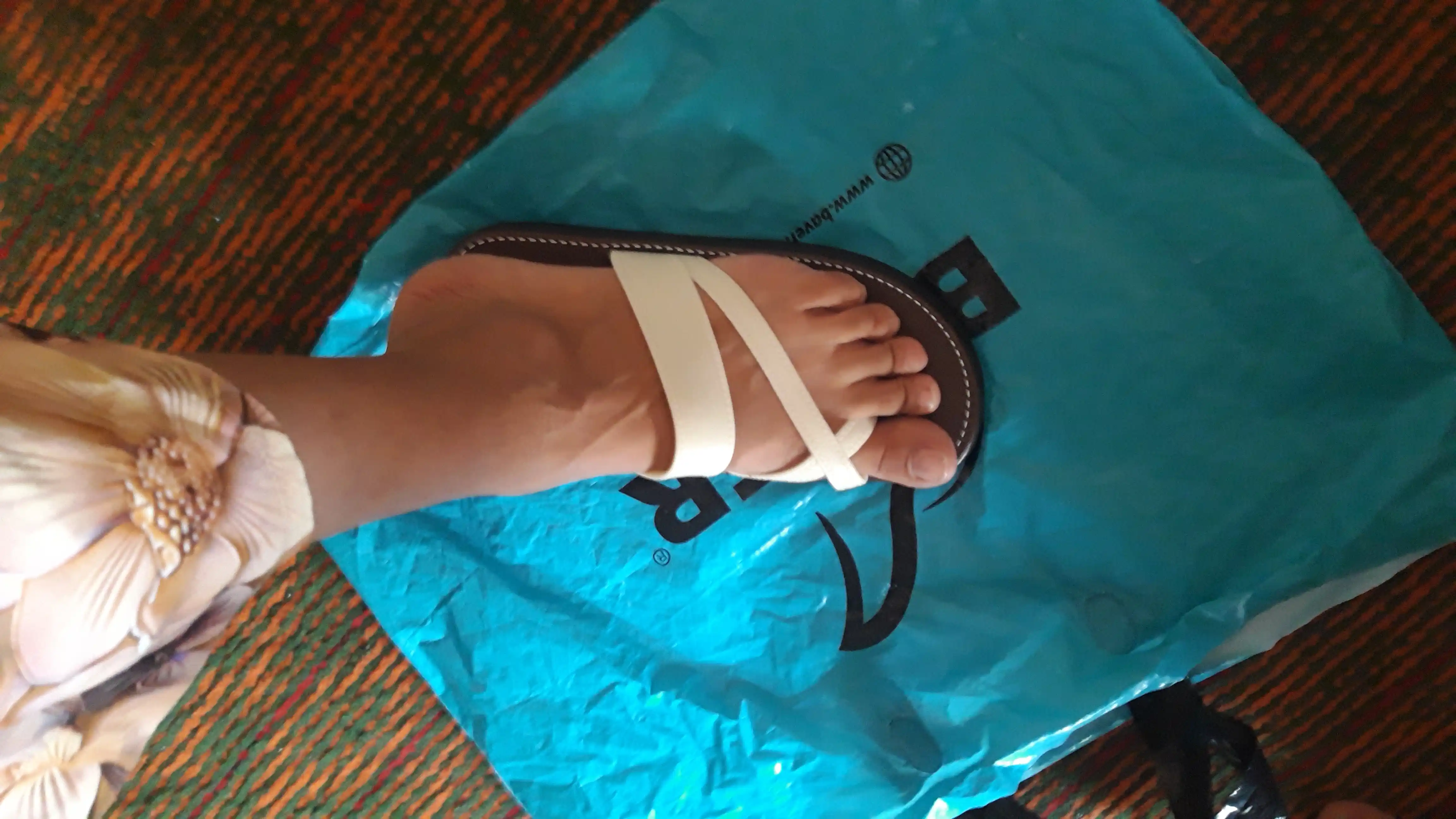 Ayollar flip-floplari, yoz, engil
