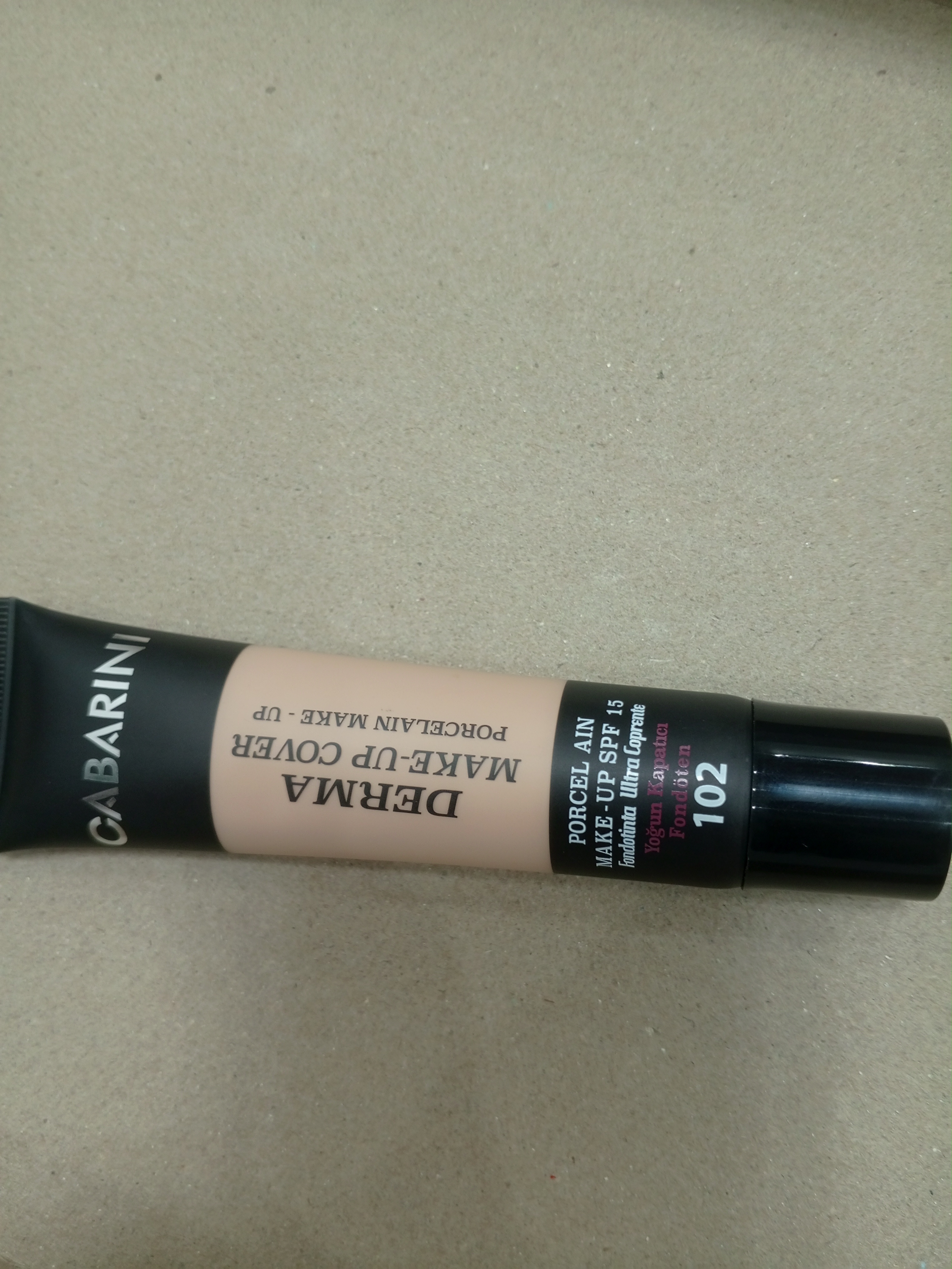 Matlovchi Gabrini Derma Tonal kremi, makiyaj uchun juda ishonchli krem SPF 15, 40 ml