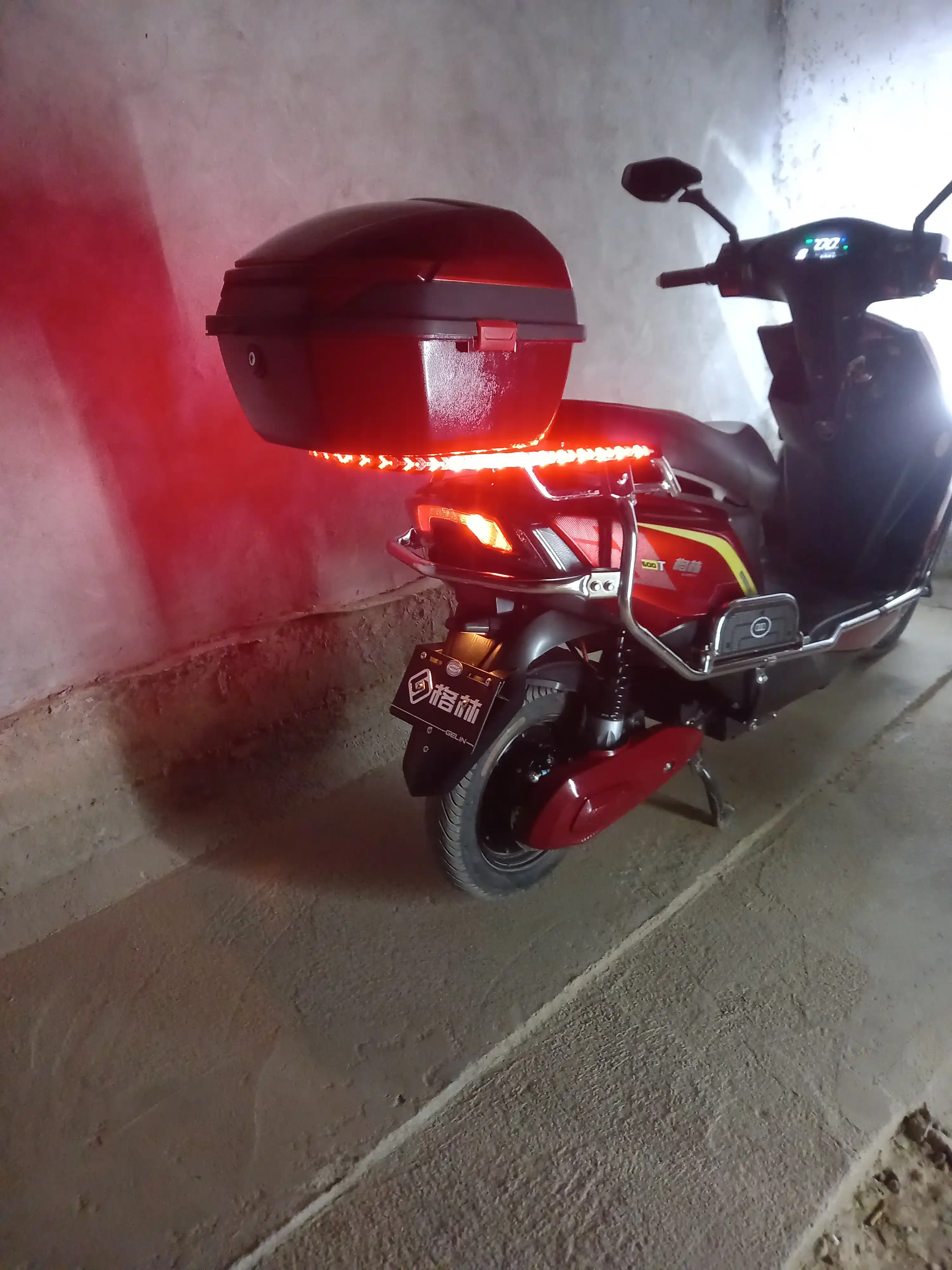 Dinamik orqa LED lenta chiroqlari 12v-24v