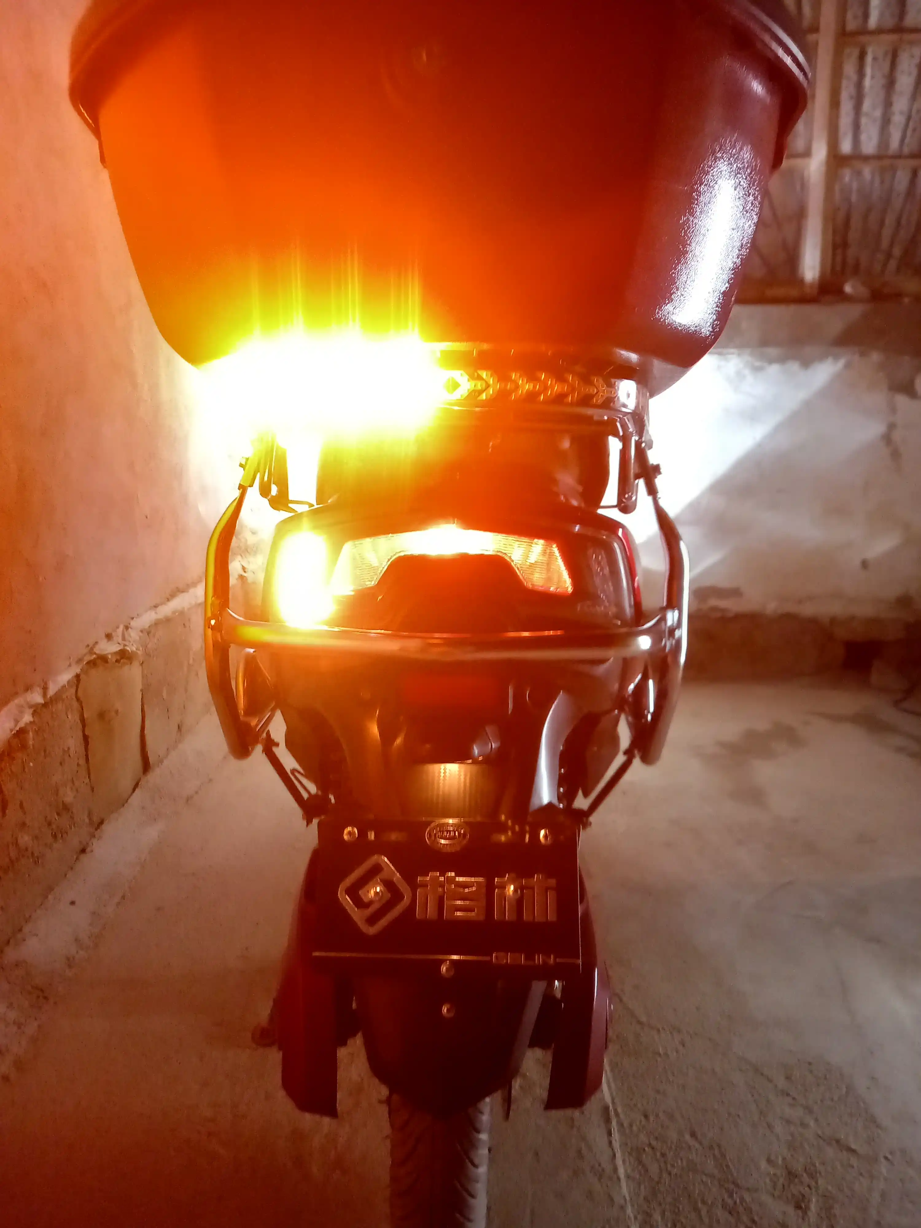 Dinamik orqa LED lenta chiroqlari 12v-24v