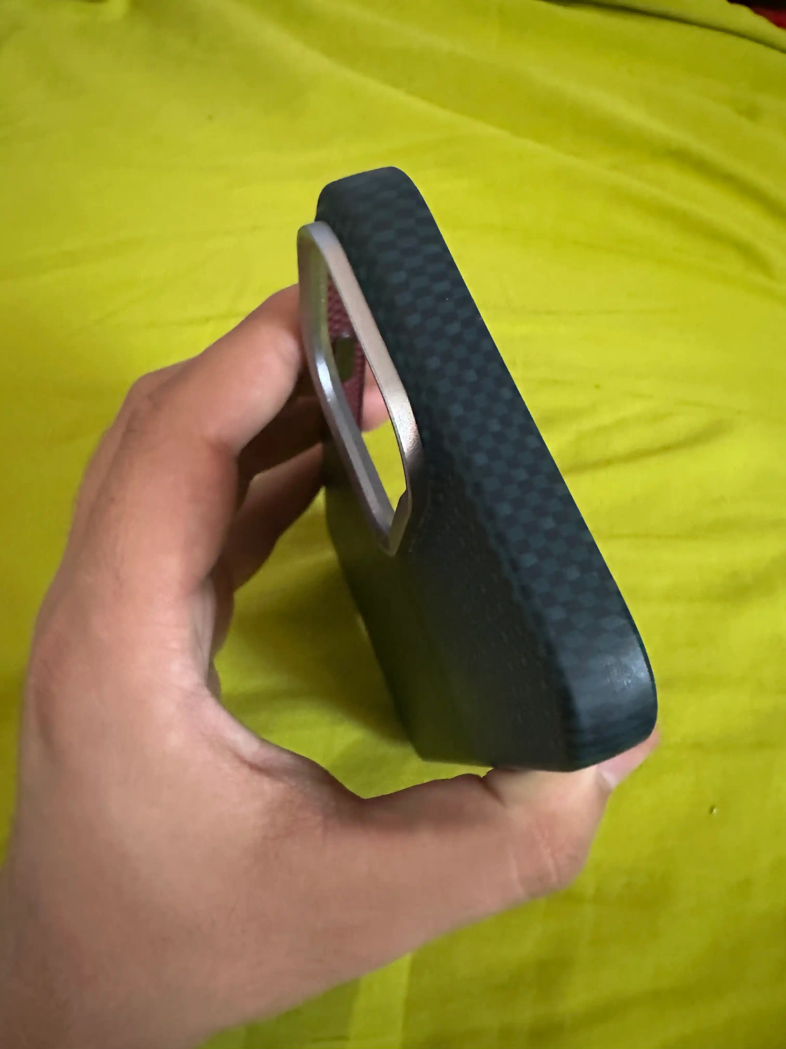 Чехол для iPhone 13, 14, 15, 16, 17 Pro, Max с MagSafe имитация карбона