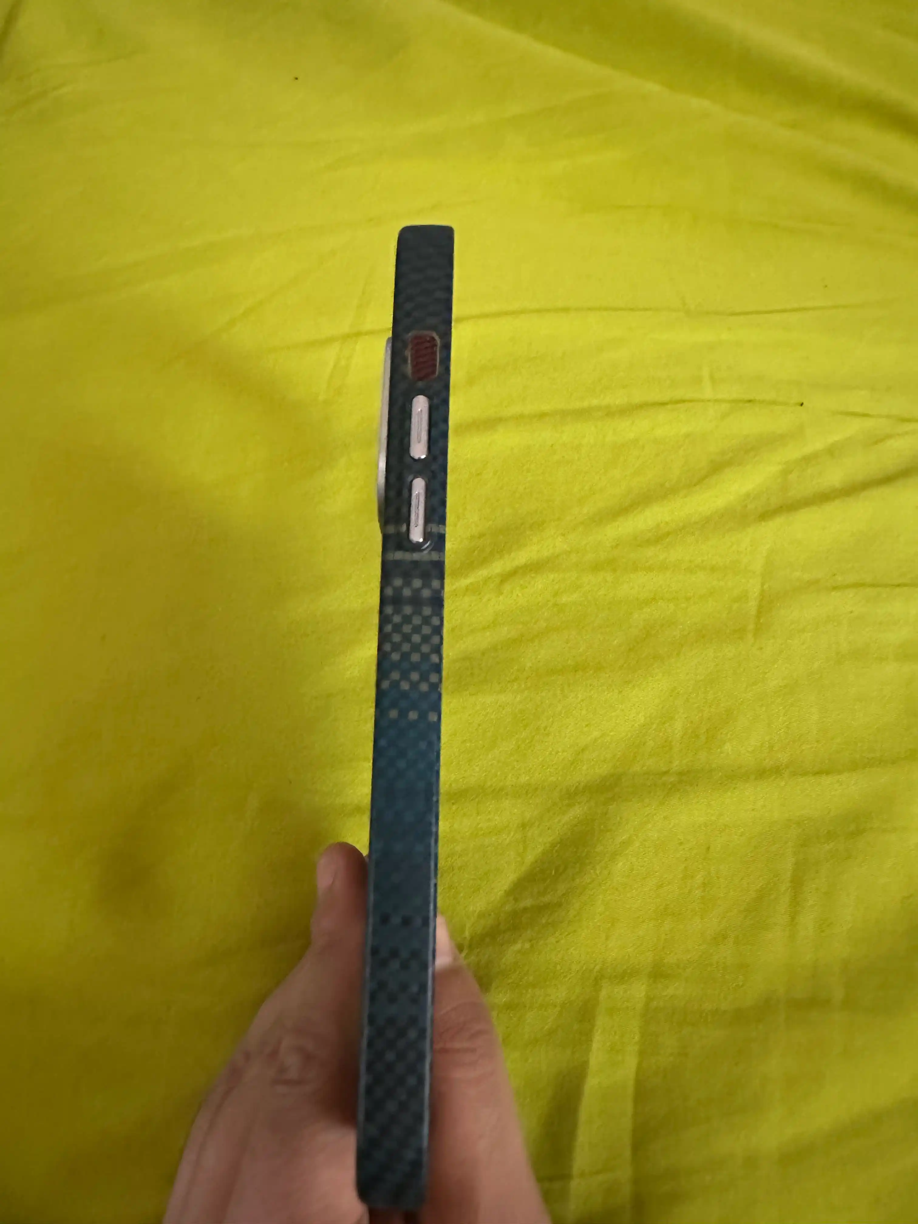 Чехол для iPhone 13, 14, 15, 16, 17 Pro, Max с MagSafe имитация карбона