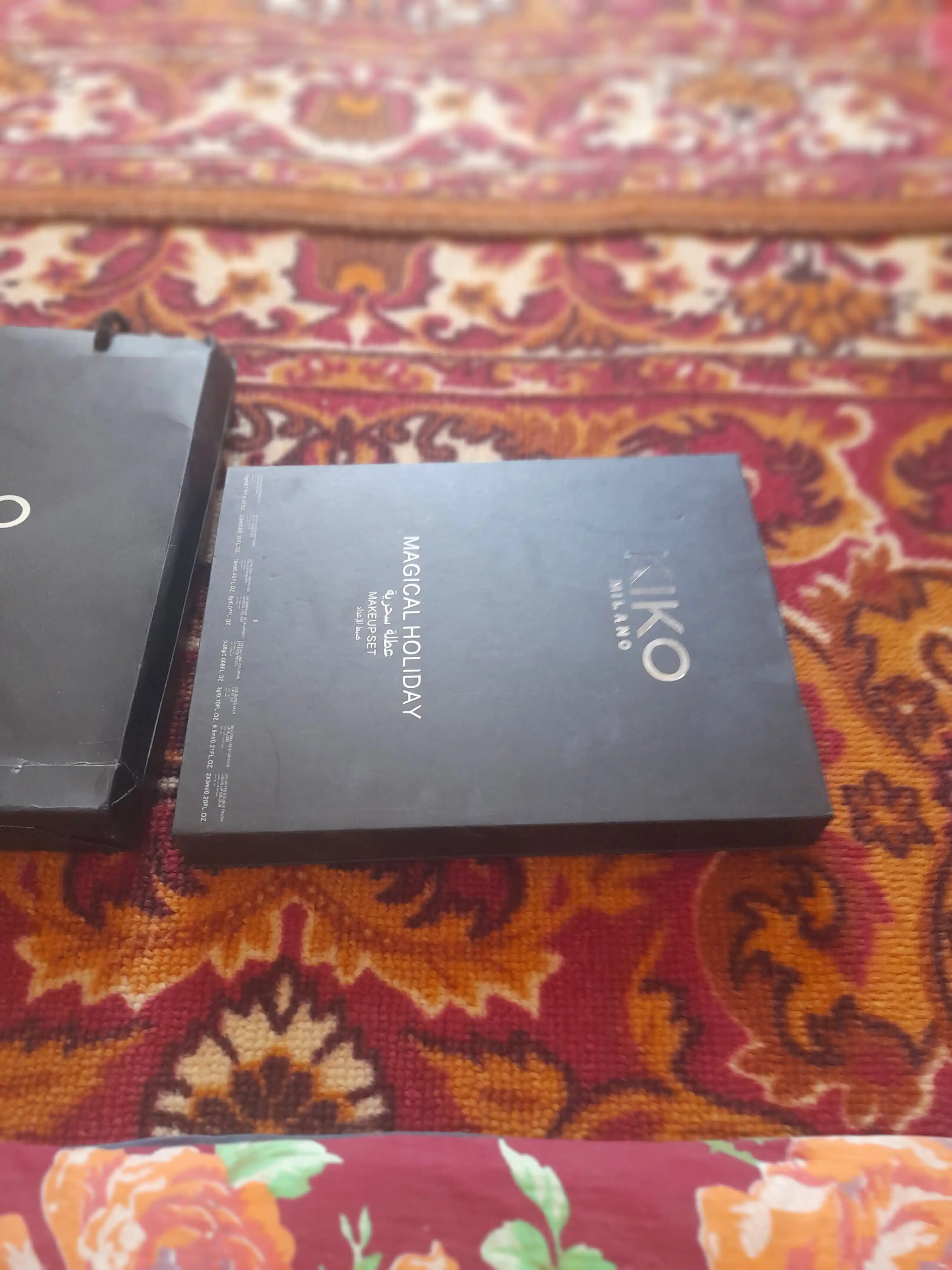 KIKO MILANO Magical Holiday makiyaj uchun to'plam, sovg‘a qadoqda, 10-dona