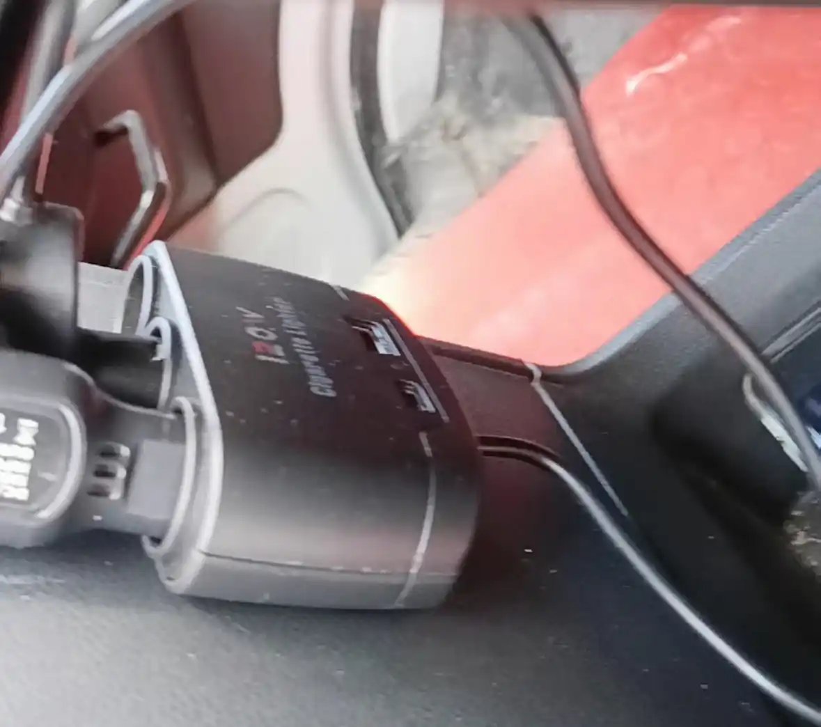 Avtomobil zaryadlovchi adapter, 3 ta sigaret ulagichi, USB, Type-C PD quvvatlash, 12V/24V