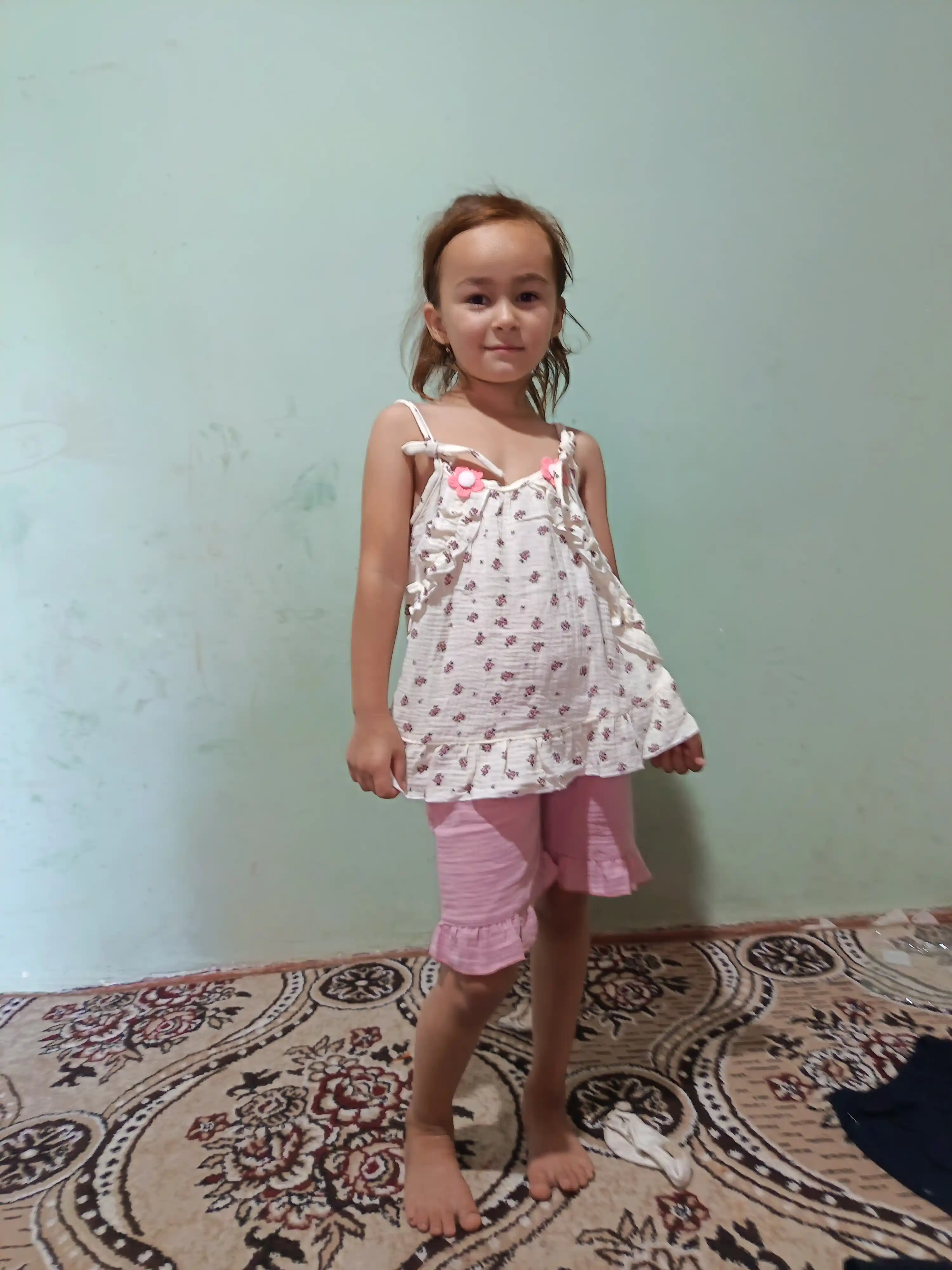 1 yoshdan 6 yoshgacha bo‘lgan qizlar uchun gul bosilgan yozgi to‘plam, muslin